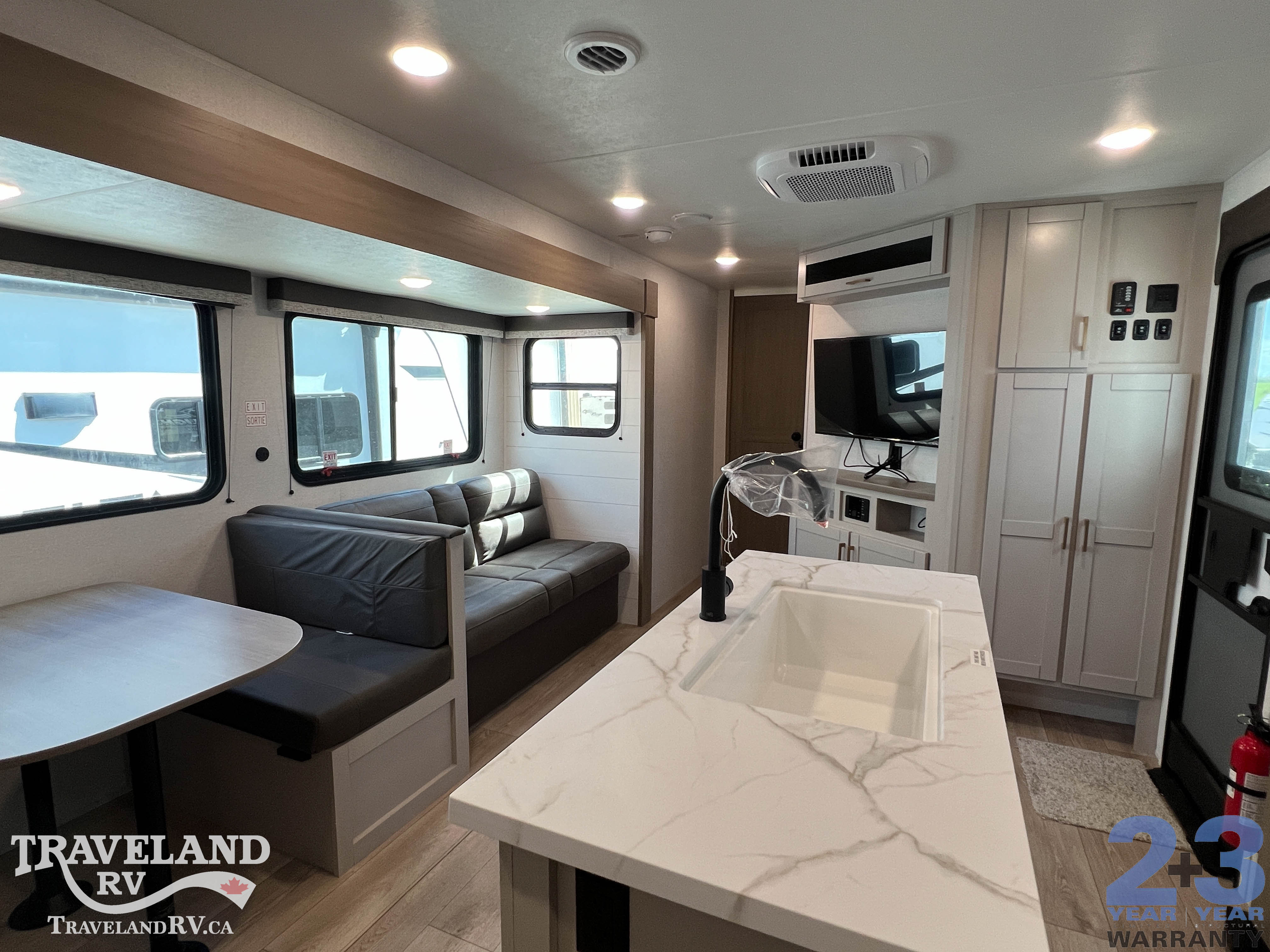 2027 JAYCO JAY FLIGHT 333BTS - Image 4
