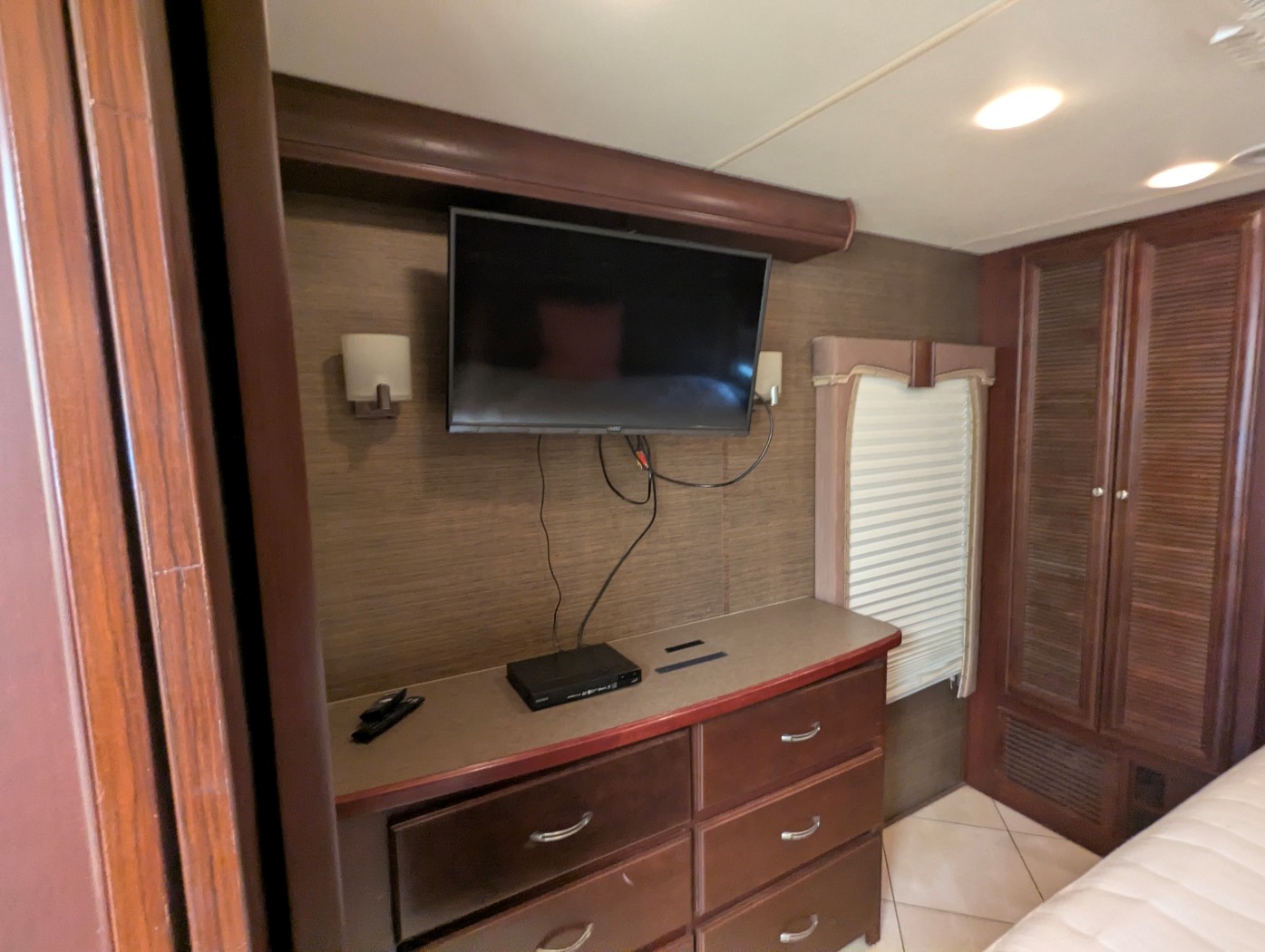 2011 DAMON ASTORIA 40KT - Image 30