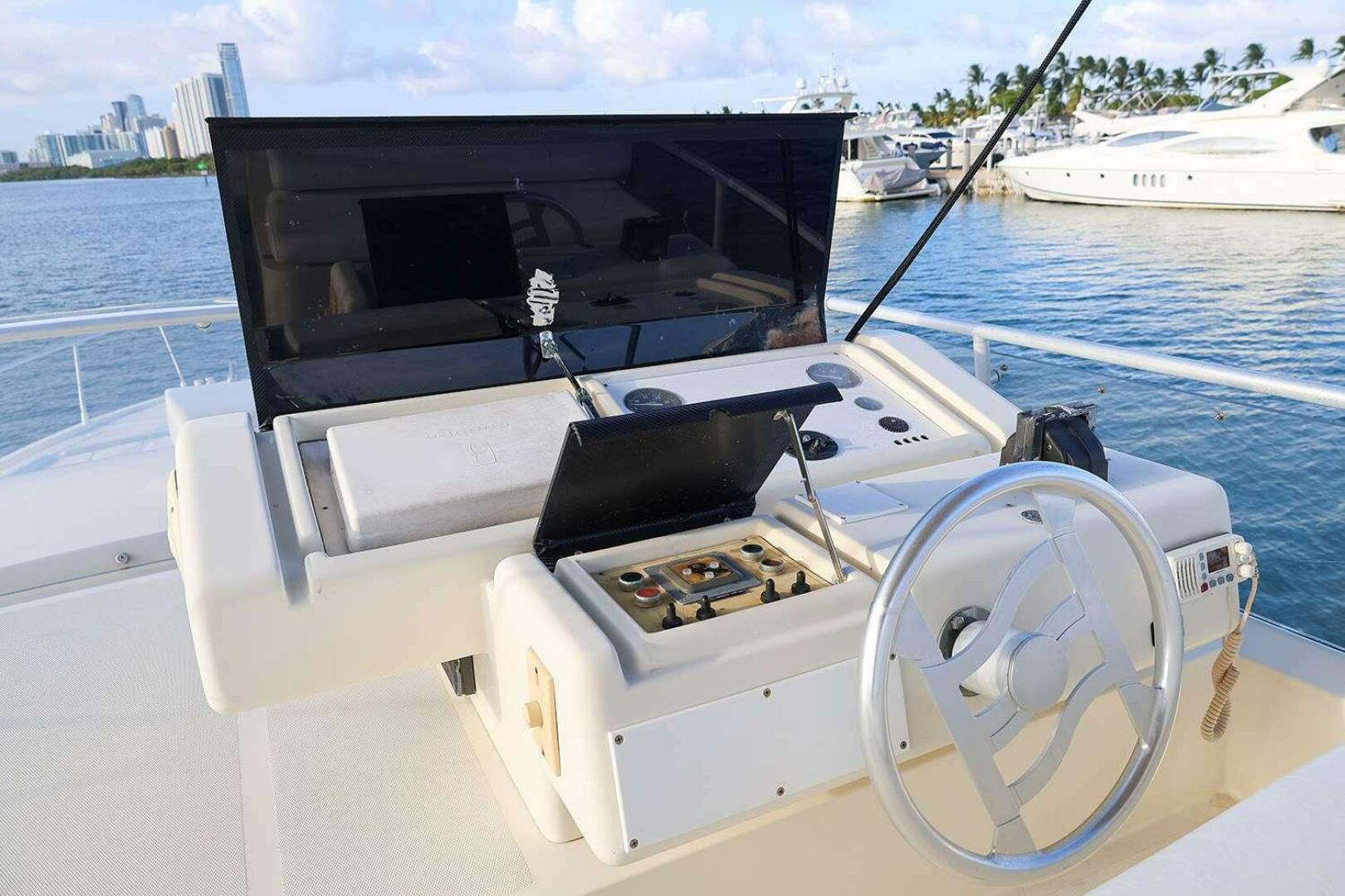 1998 Ferretti Yachts 55 Motor Yacht - Image 12