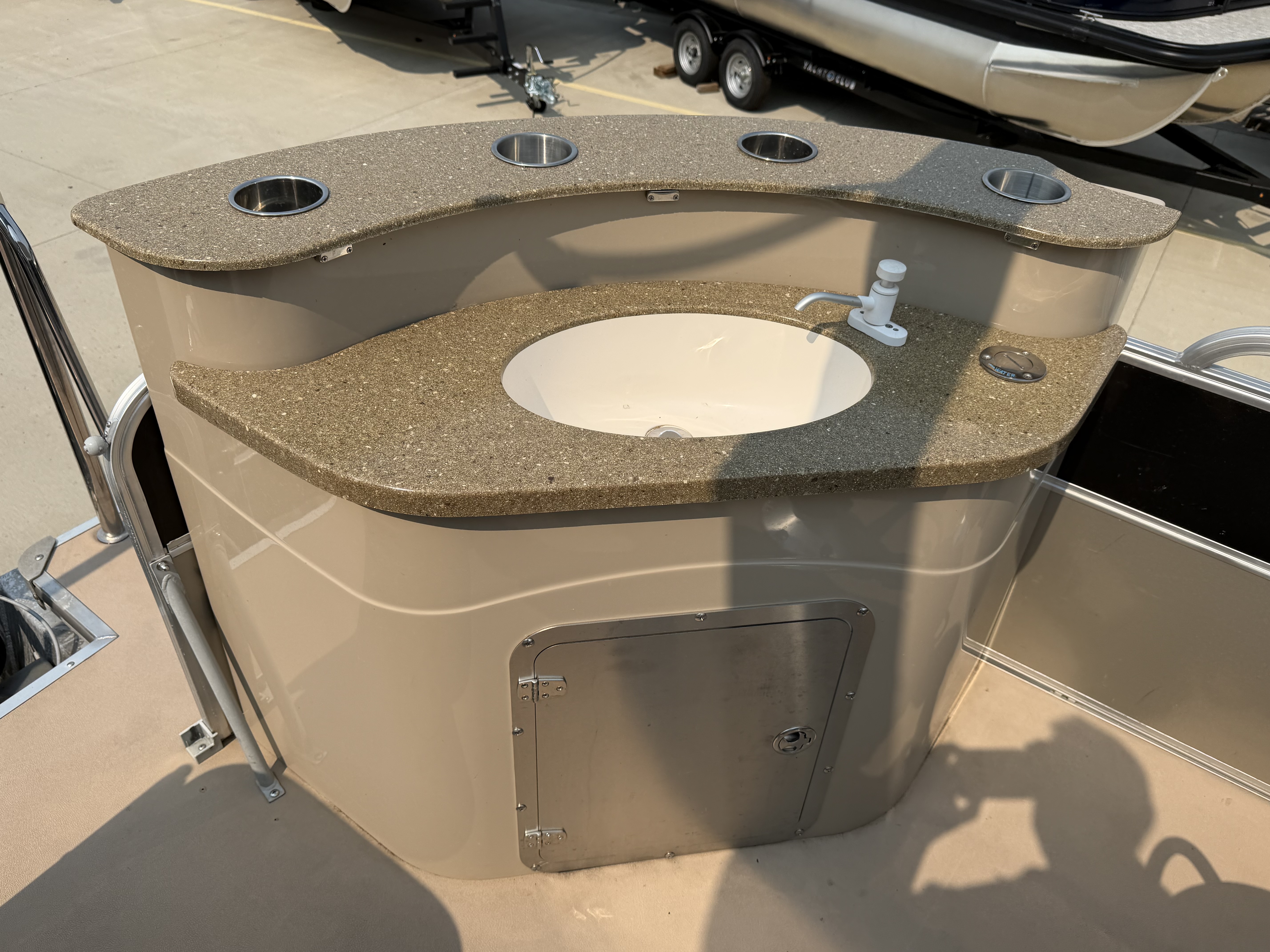 2013 Excursion X-23RFE - Image 22