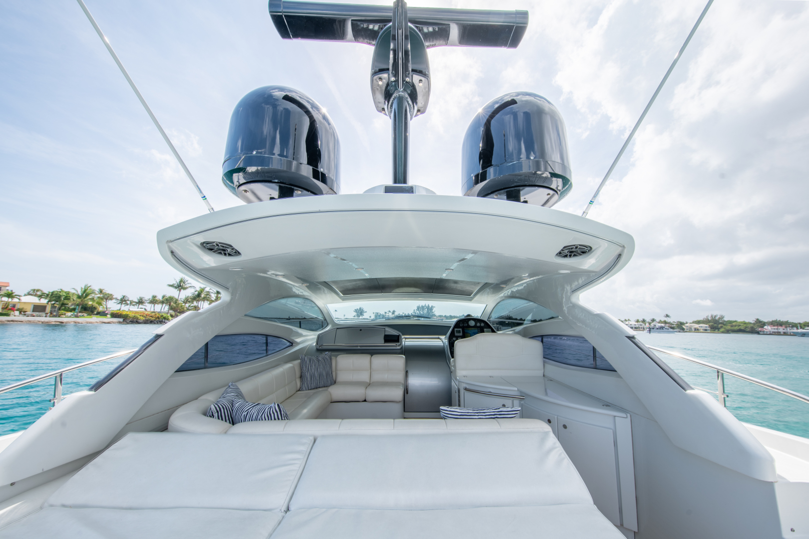 2004 Pershing Express - Image 14