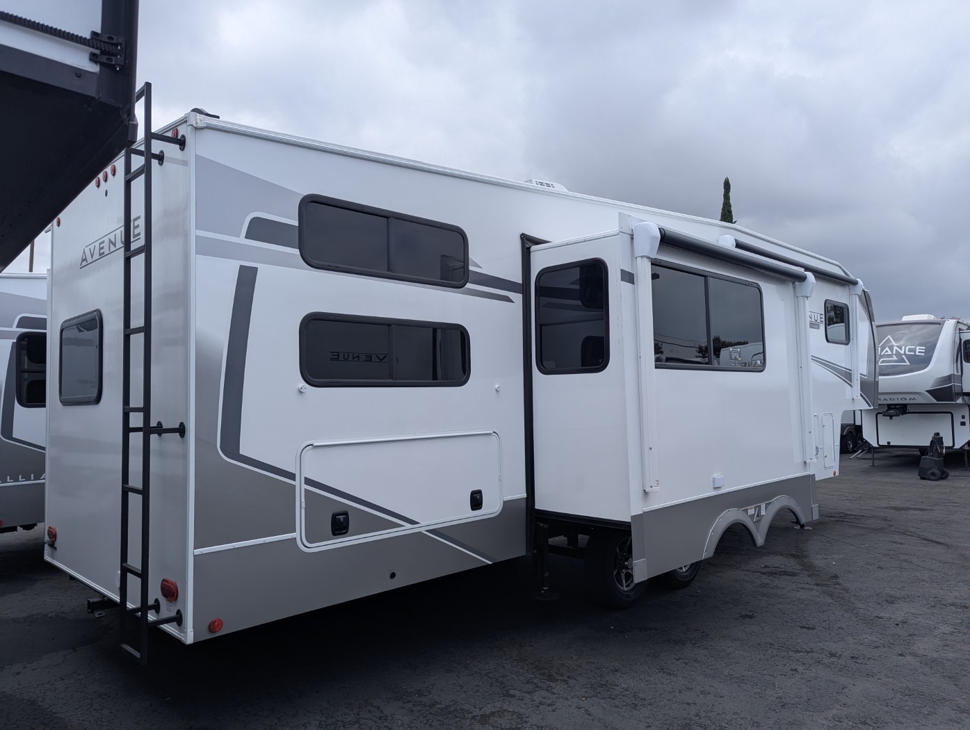 2026 Alliance RV Avenue 30BH - Image 3