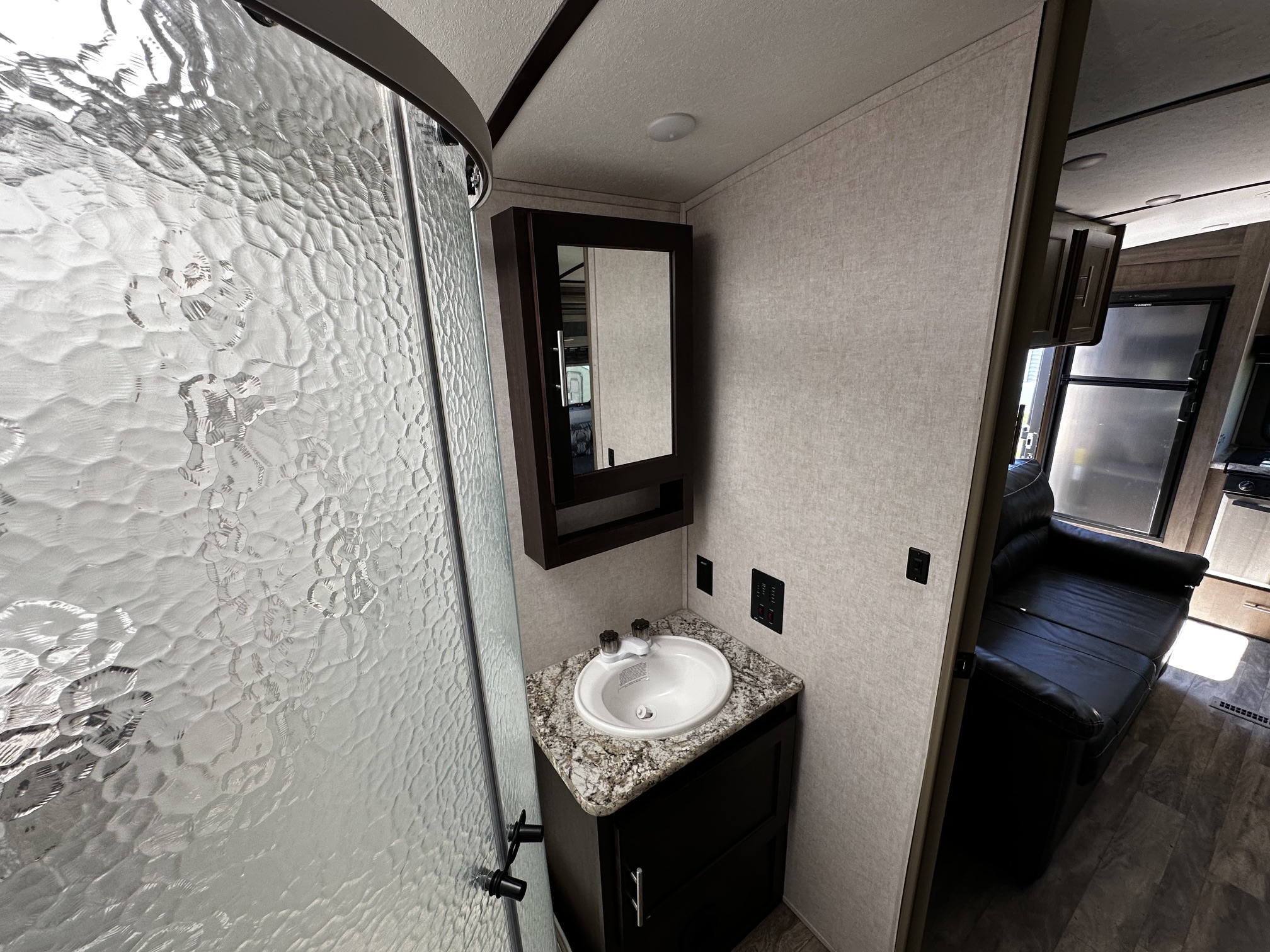 2019 Forest River Surveyor Luxury 251RKS - Image 14