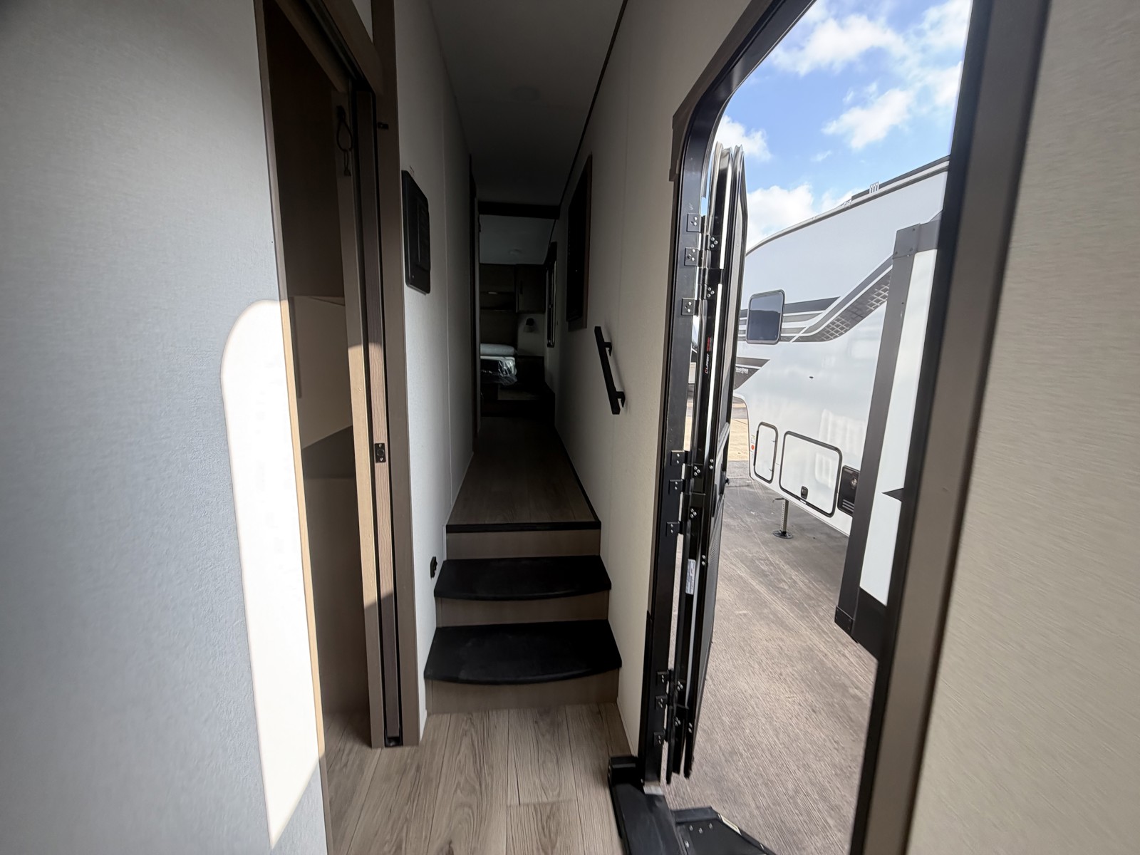 2026 GRAND DESIGN 324MBS - Image 33