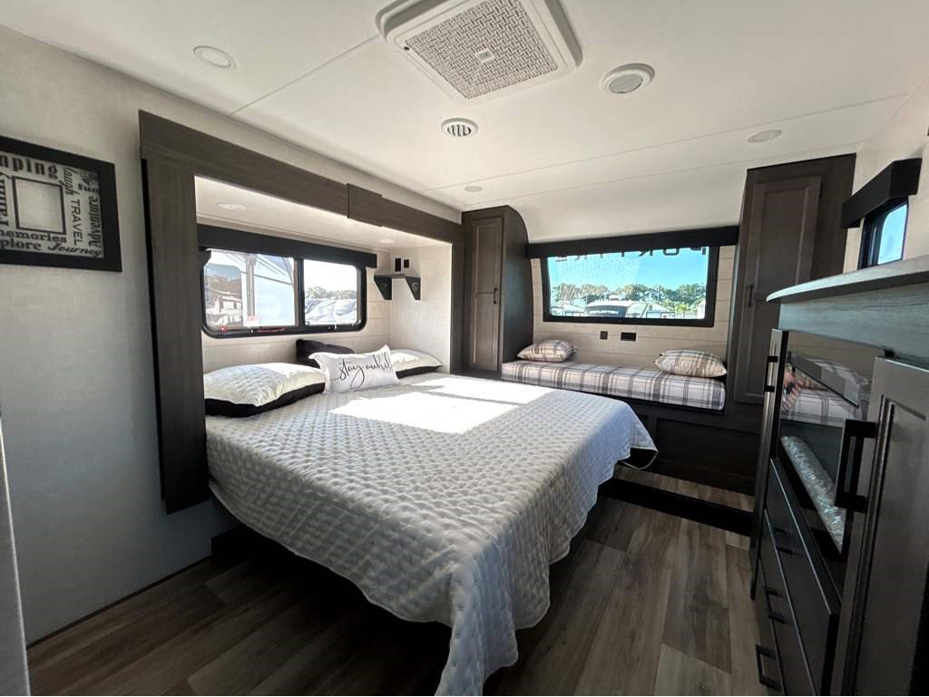 2026 VENTURE RV SPORTTREK 363VFR - Image 28
