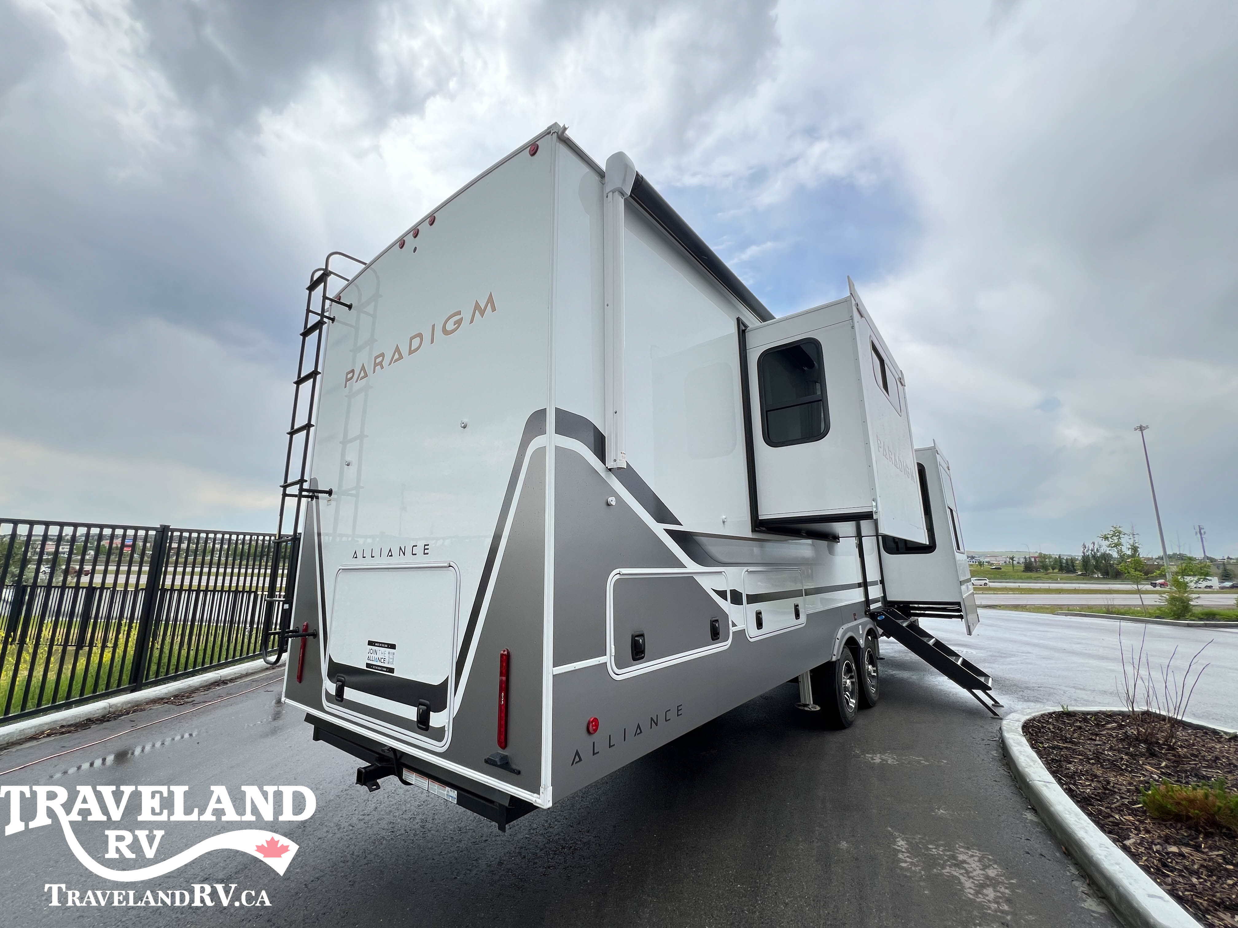 2026 Alliance RV Paradigm 385FL - Image 4