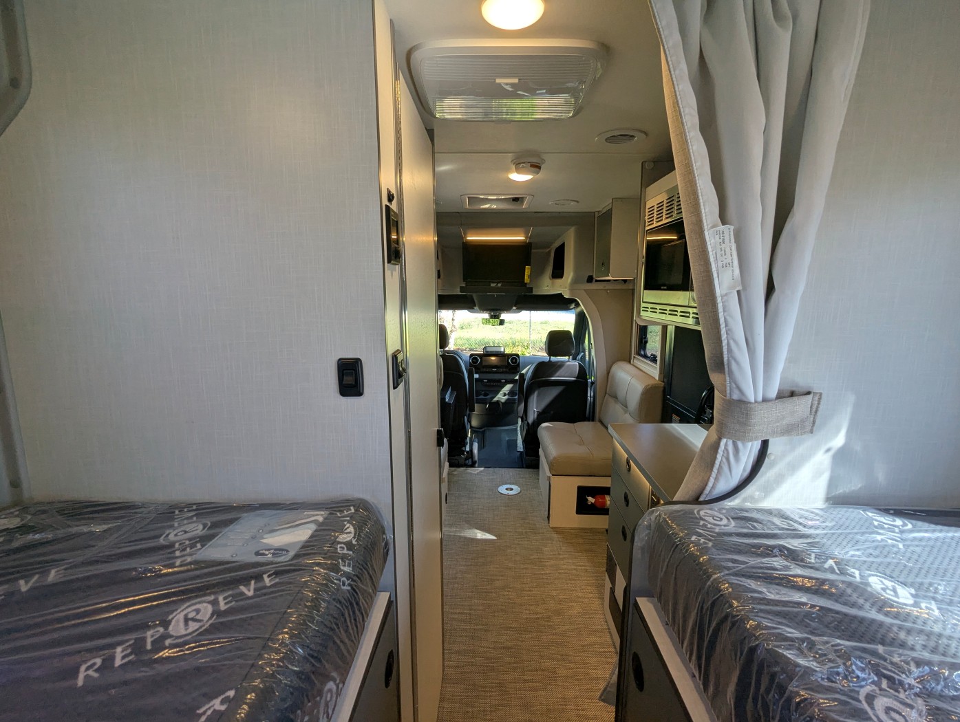 2026 Winnebago EKKO Sprinter 23B AWD - Image 20