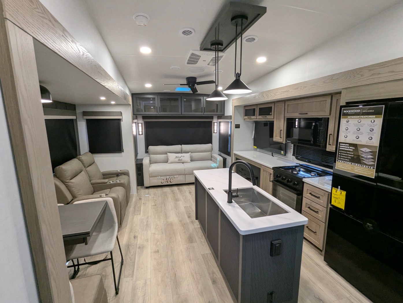 2026 Forest River Rockwood Signature R361RLS - Image 15