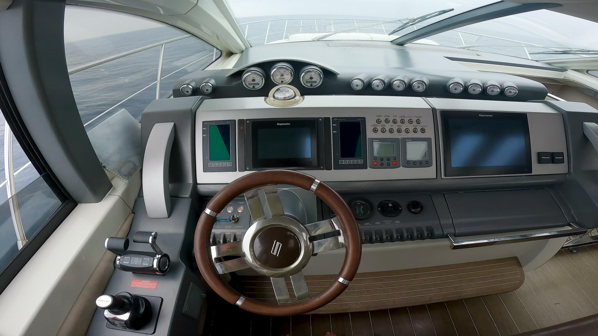 2011 Azimut 68S - Image 3
