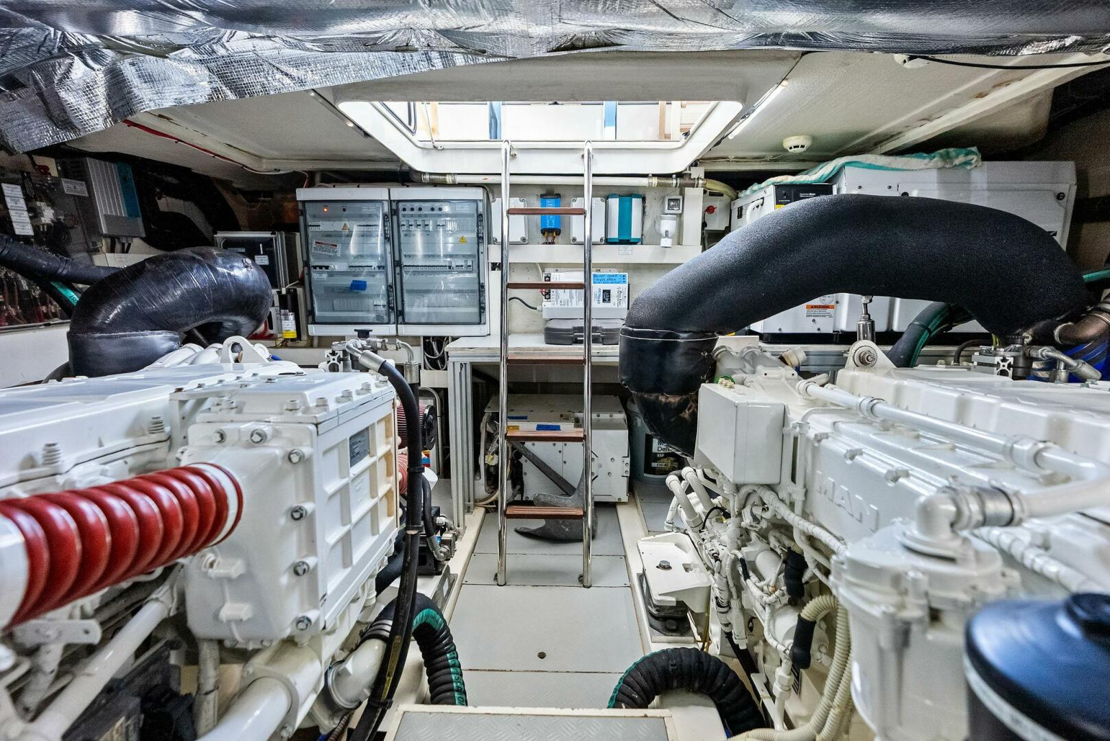 2018 Ferretti Yachts 800 - Image 8