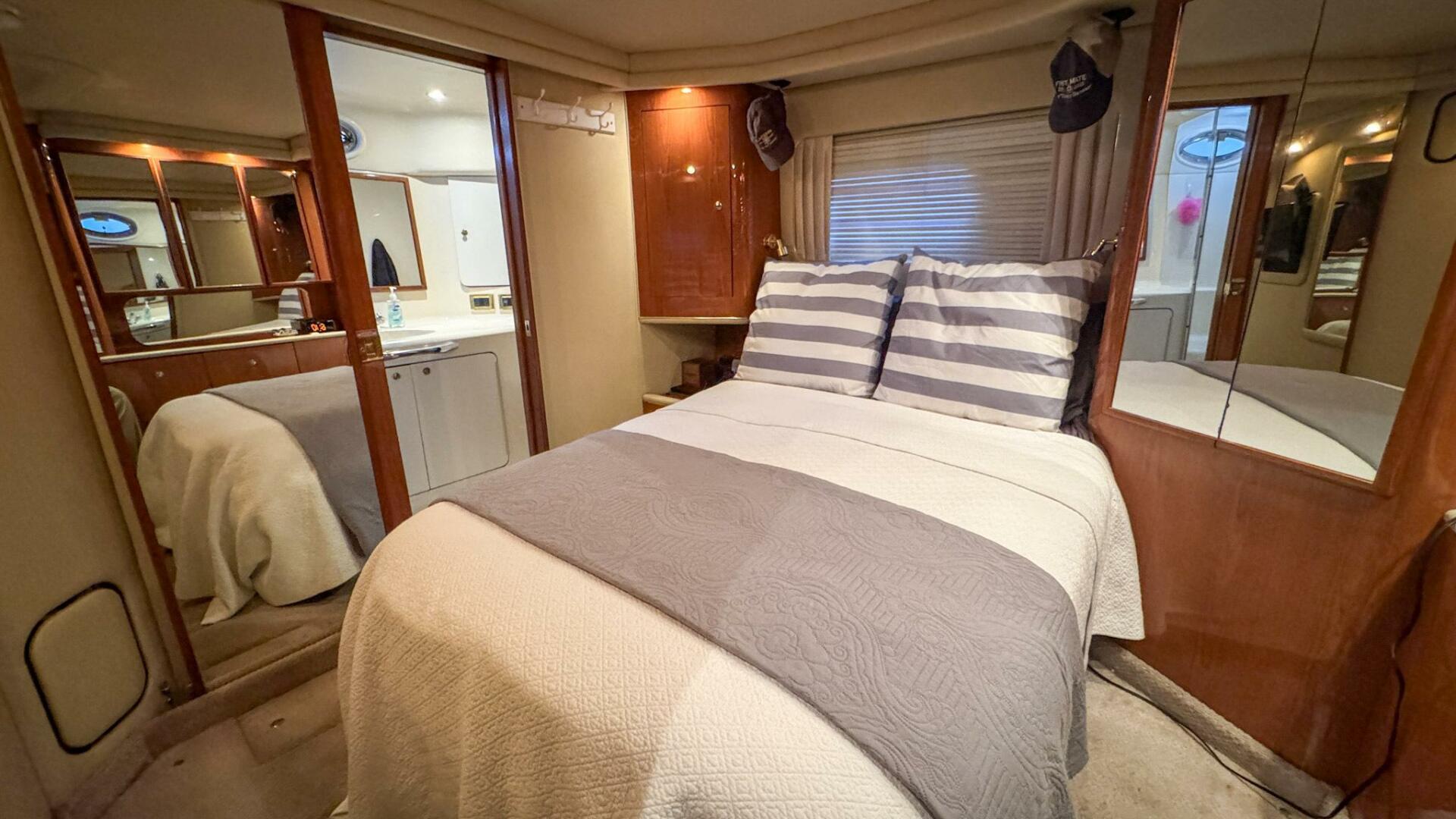 2000 Sea Ray 420 Aft Cabin - Image 35