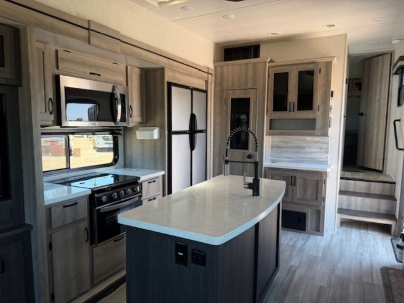 2021 Winnebago Voyage V2932RL - Image 6