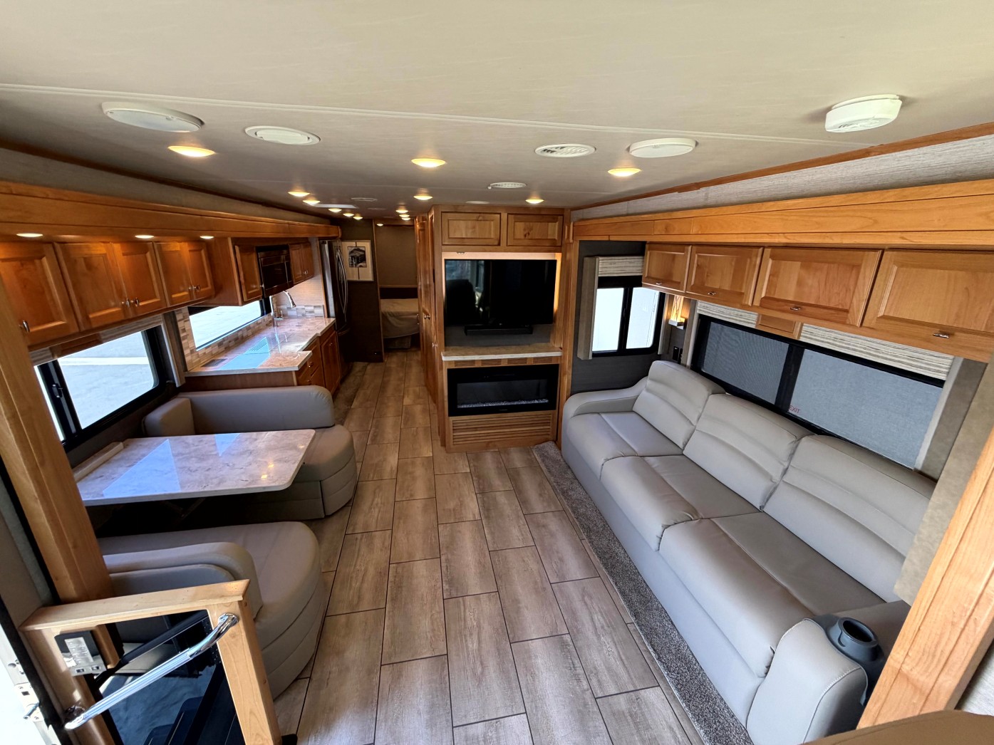 2022 Tiffin Open Road Allegro 34 PA - Image 9