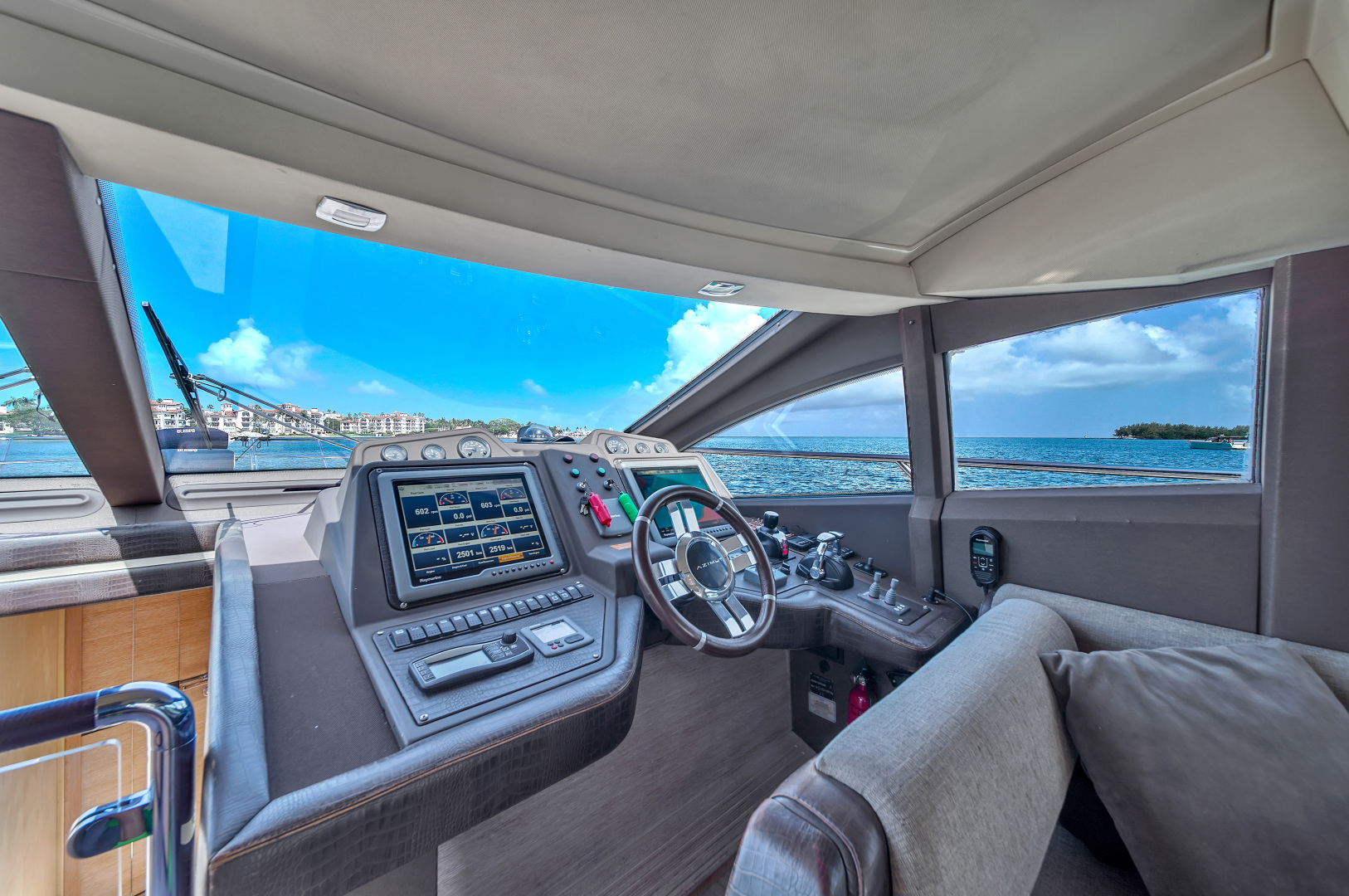 2012 Azimut 64 FLY - Image 66