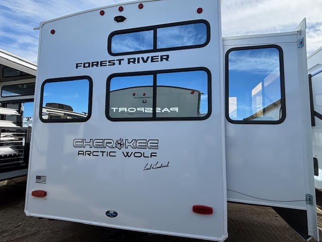 2026 CHEROKEE ARCTIC WOLF 38LEAH - Image 4