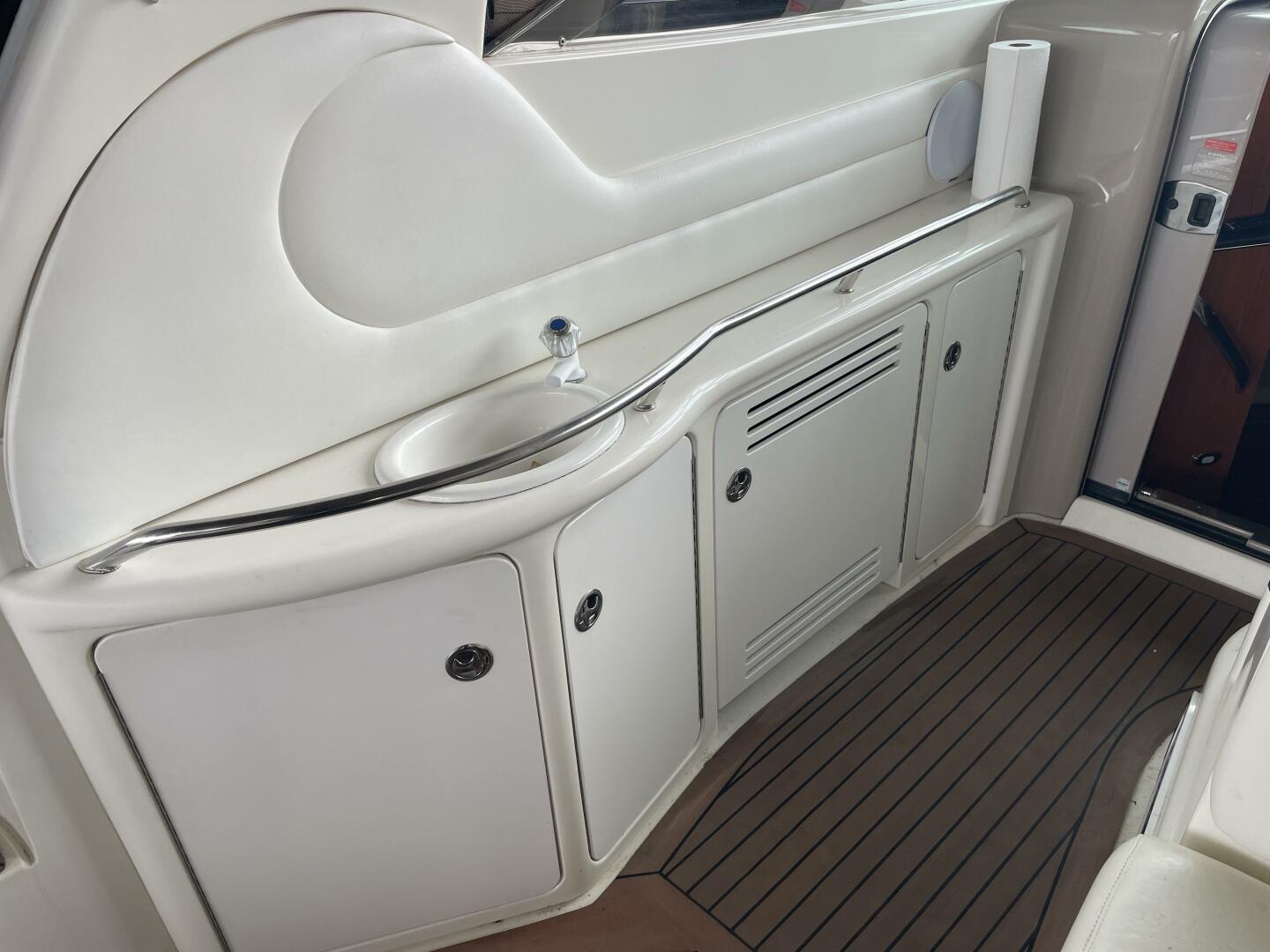 2001 Sea Ray 380 Sundancer - Image 6