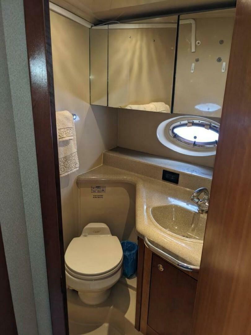 2003 Cruisers Yachts 3970 - Image 11