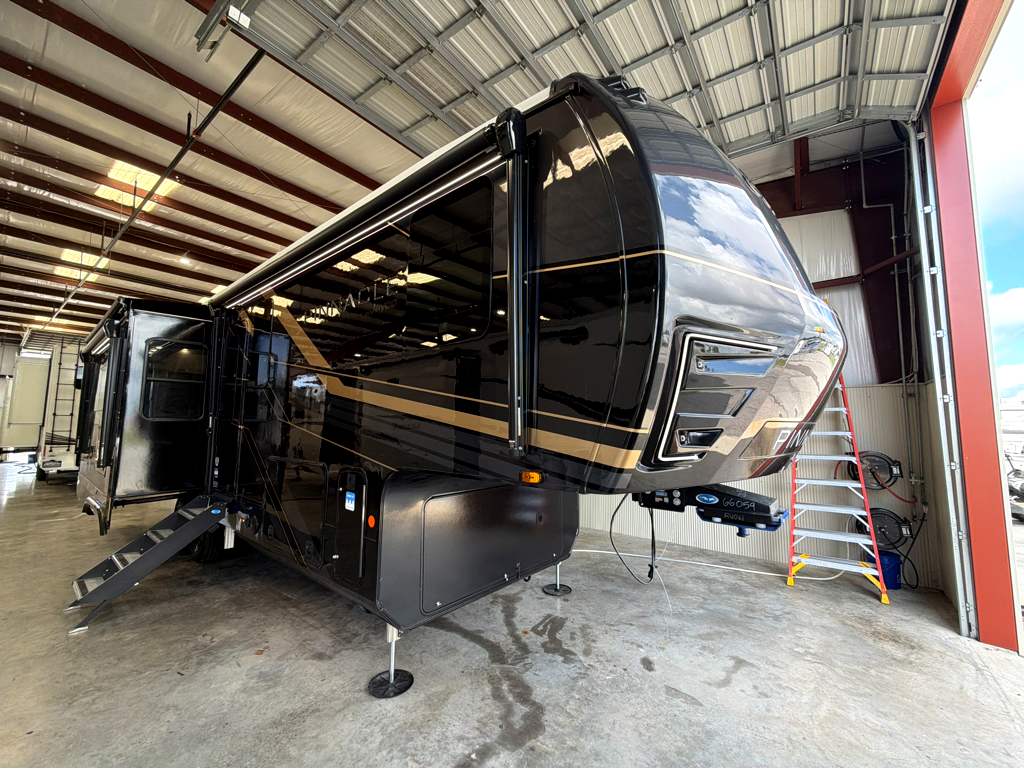 2027 JAYCO PINNACLE 32RLTS - Image 1