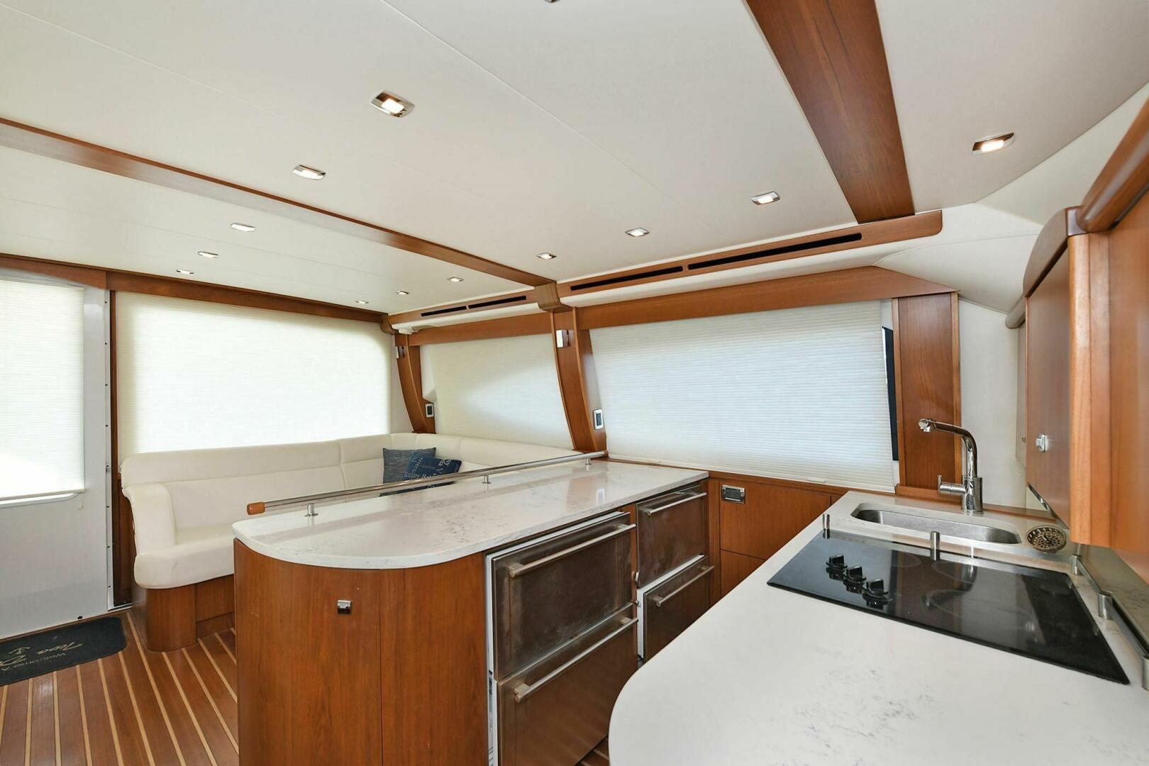 2015 Tiara Yachts 48 Convertible - Image 14