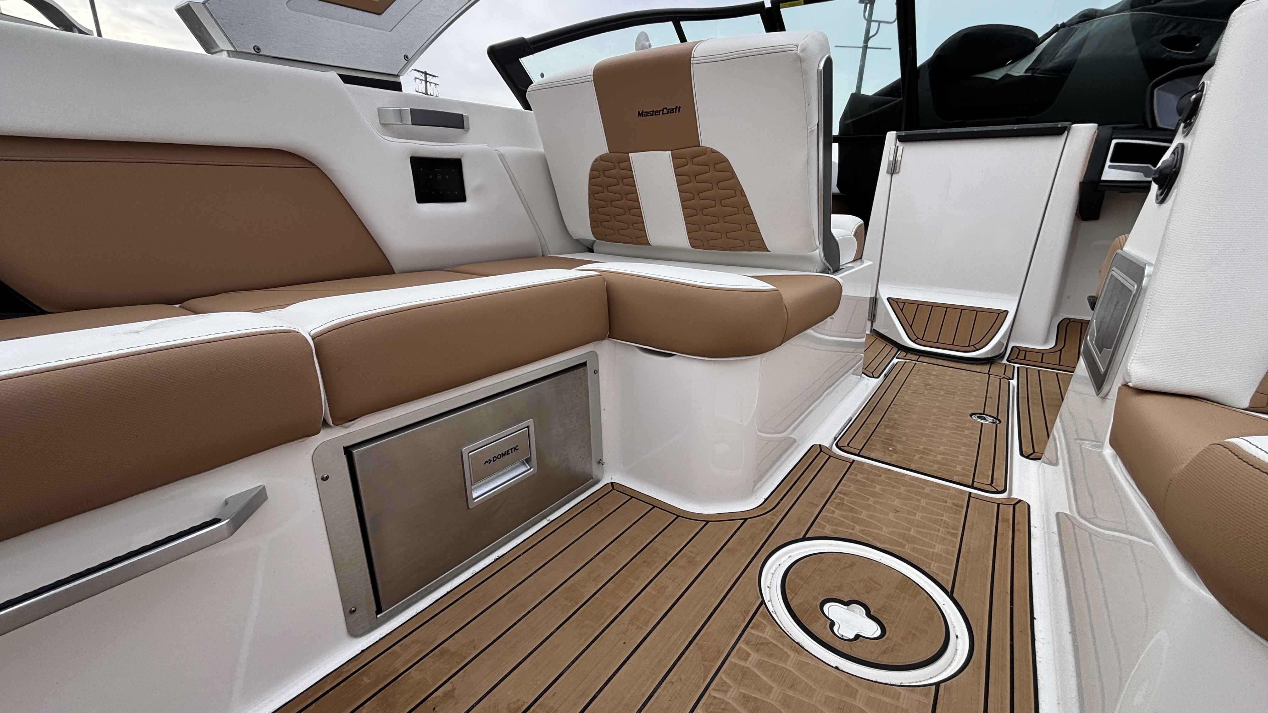 2022 MasterCraft X26 - Image 16