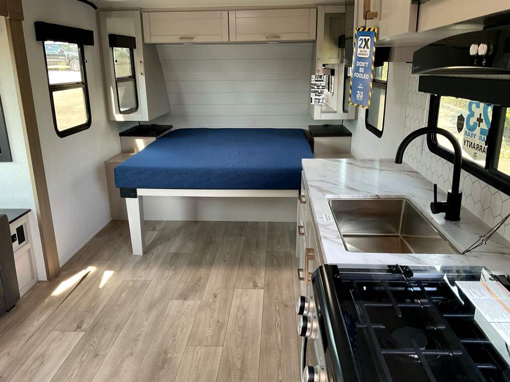 2027 JAYCO Jay Feather 18RBF - Image 6