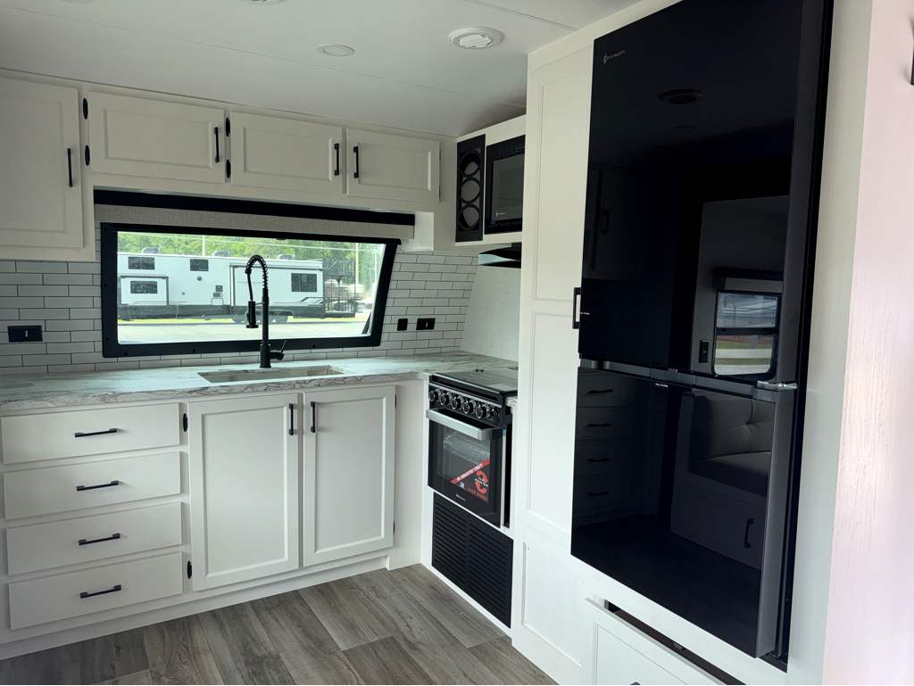 2026 VENTURE RV SPORTTREK 251VFK - Image 8