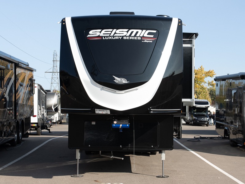 2025 Jayco Seismic Luxury Series 4113 - Image 5