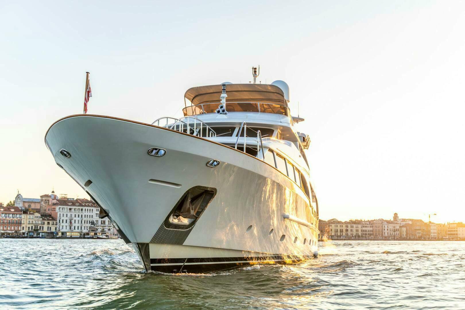 2009 Benetti Benetti Classic 120 - Image 2