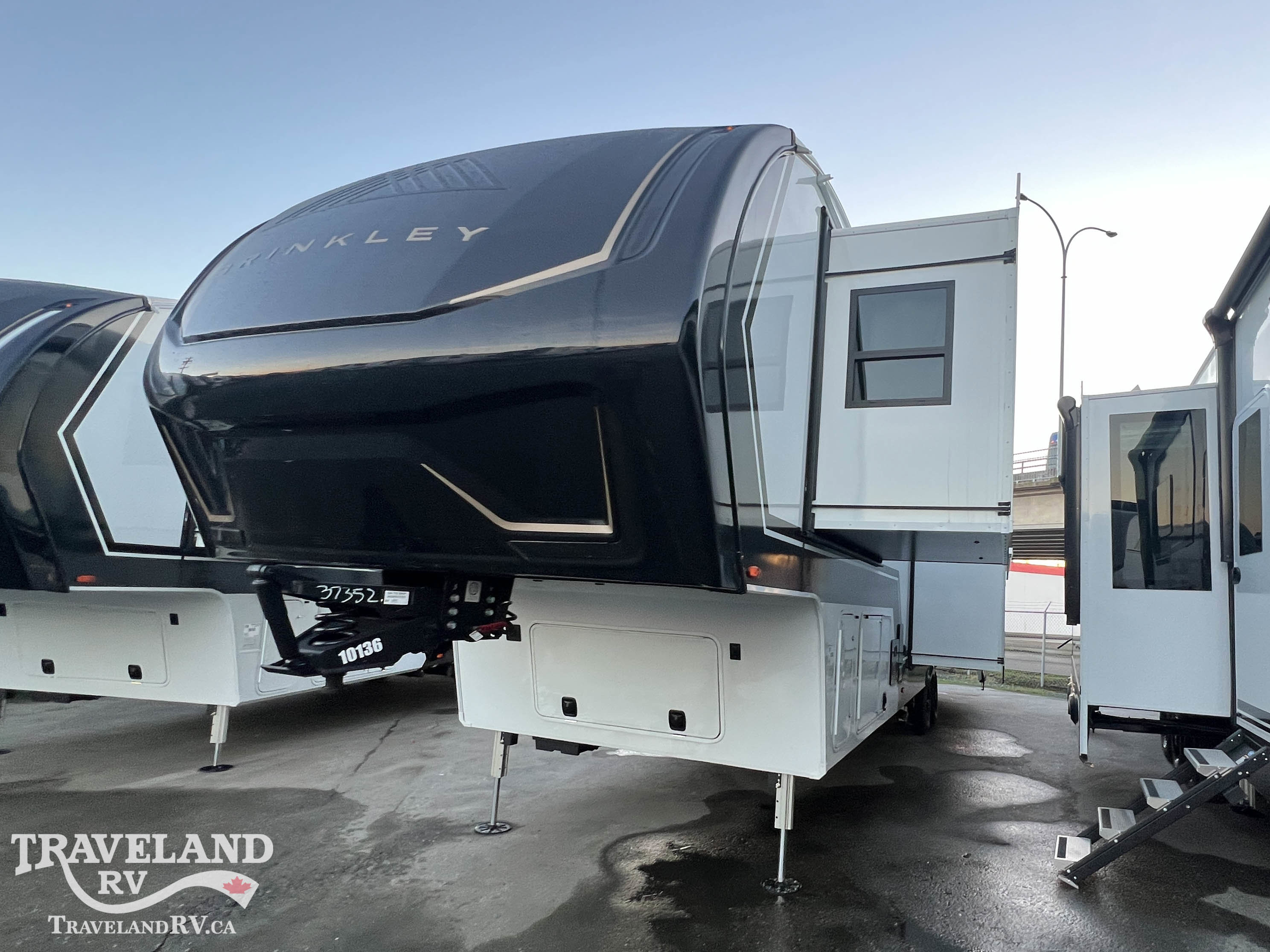 2026 Brinkley RV Model Z 3610 - Image 4