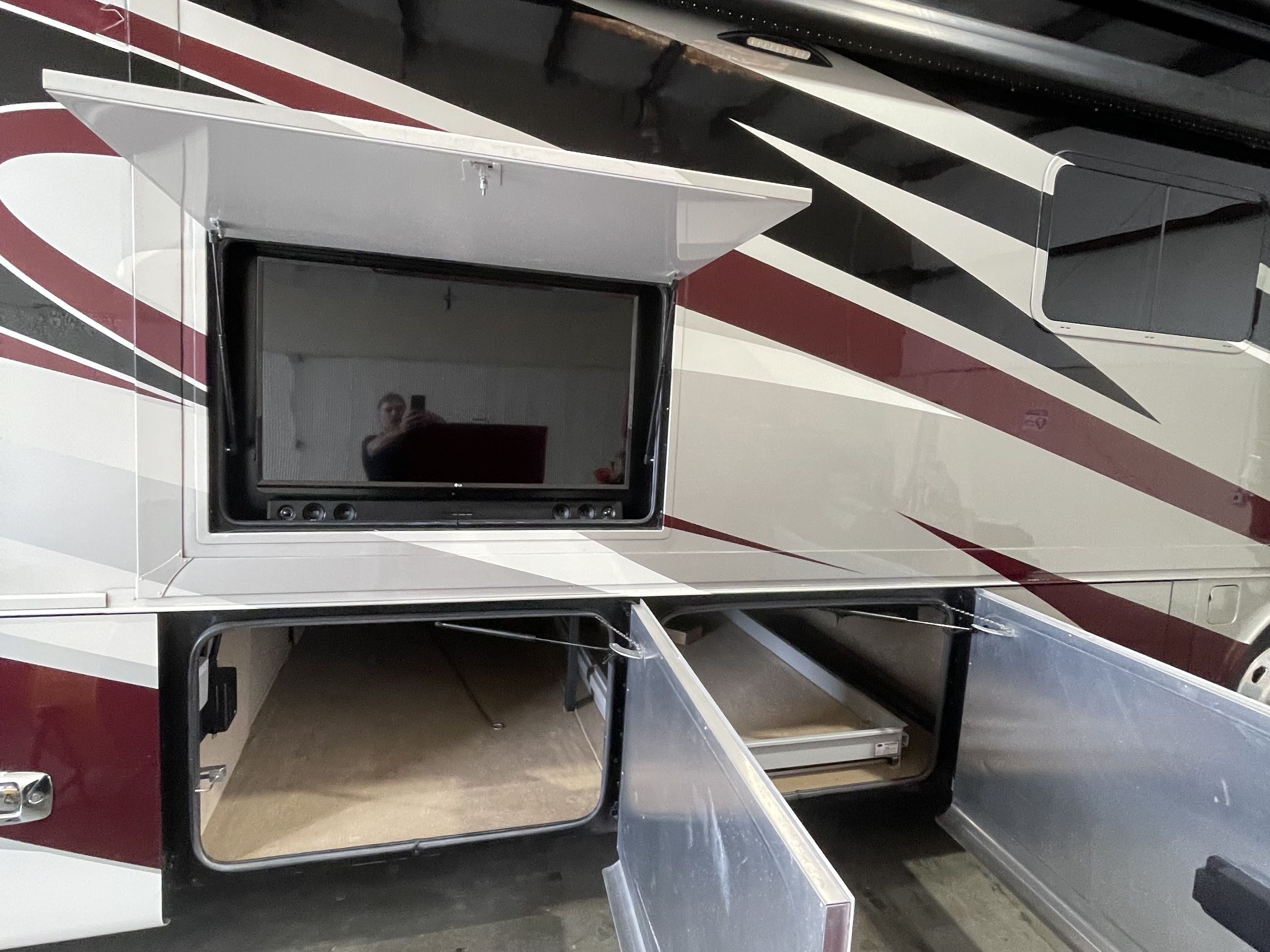 2018 TIFFIN PHAETON 40 QKH - Image 4