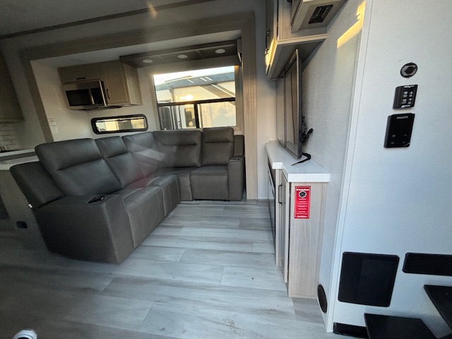 2026 Grand Design Momentum M-Class 392M - Image 14