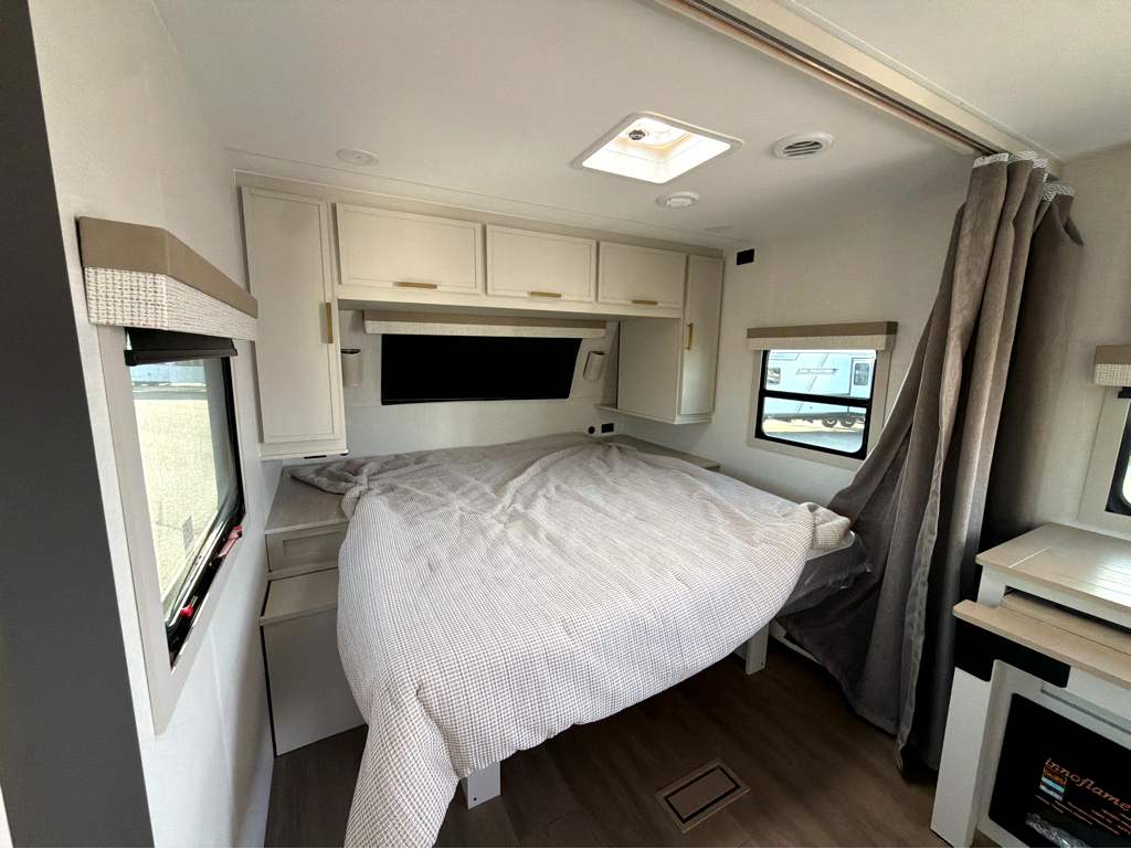 2027 VENTURE RV STRATUS 231VRK - Image 20