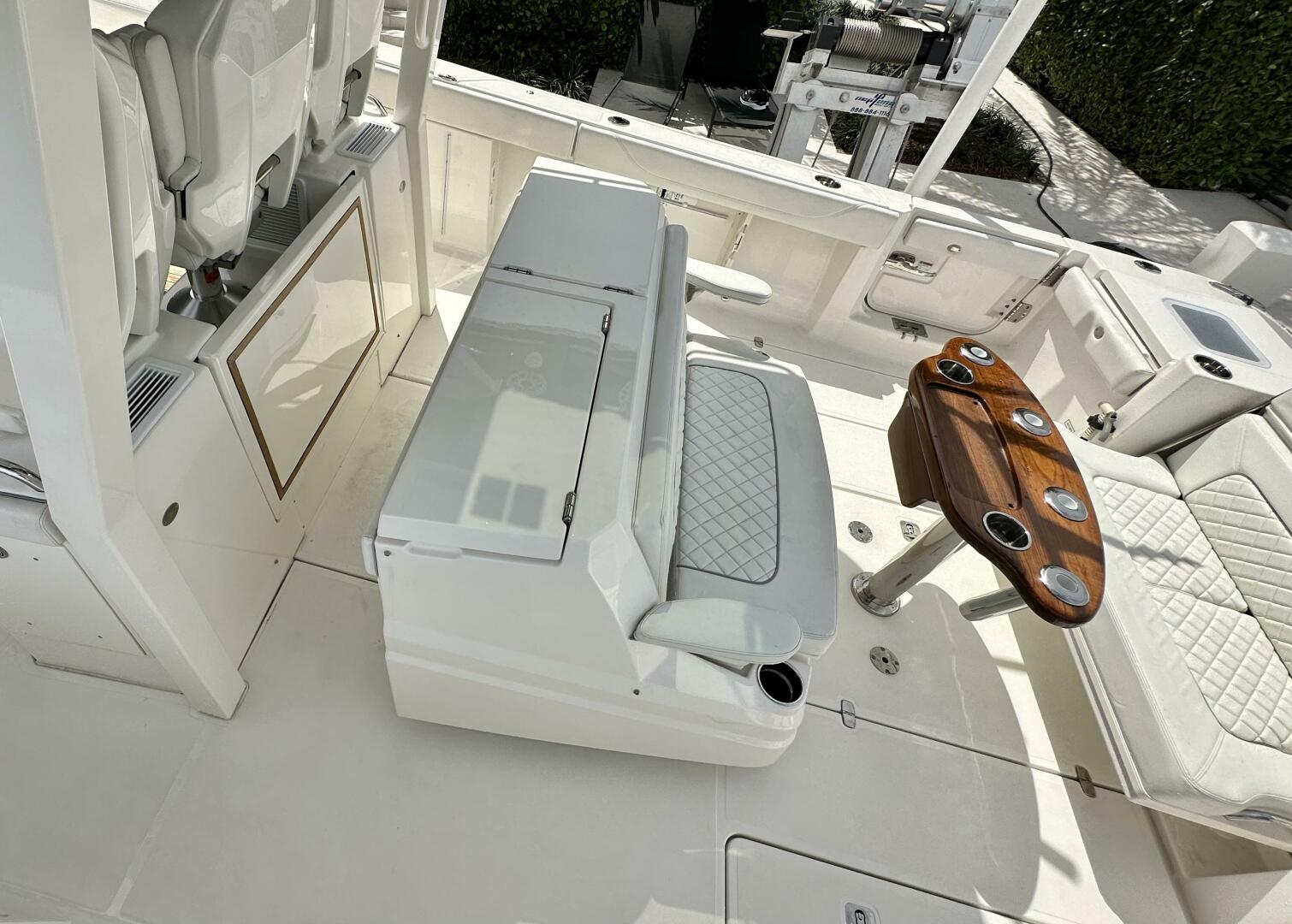 2022 Pursuit 378 - Image 10