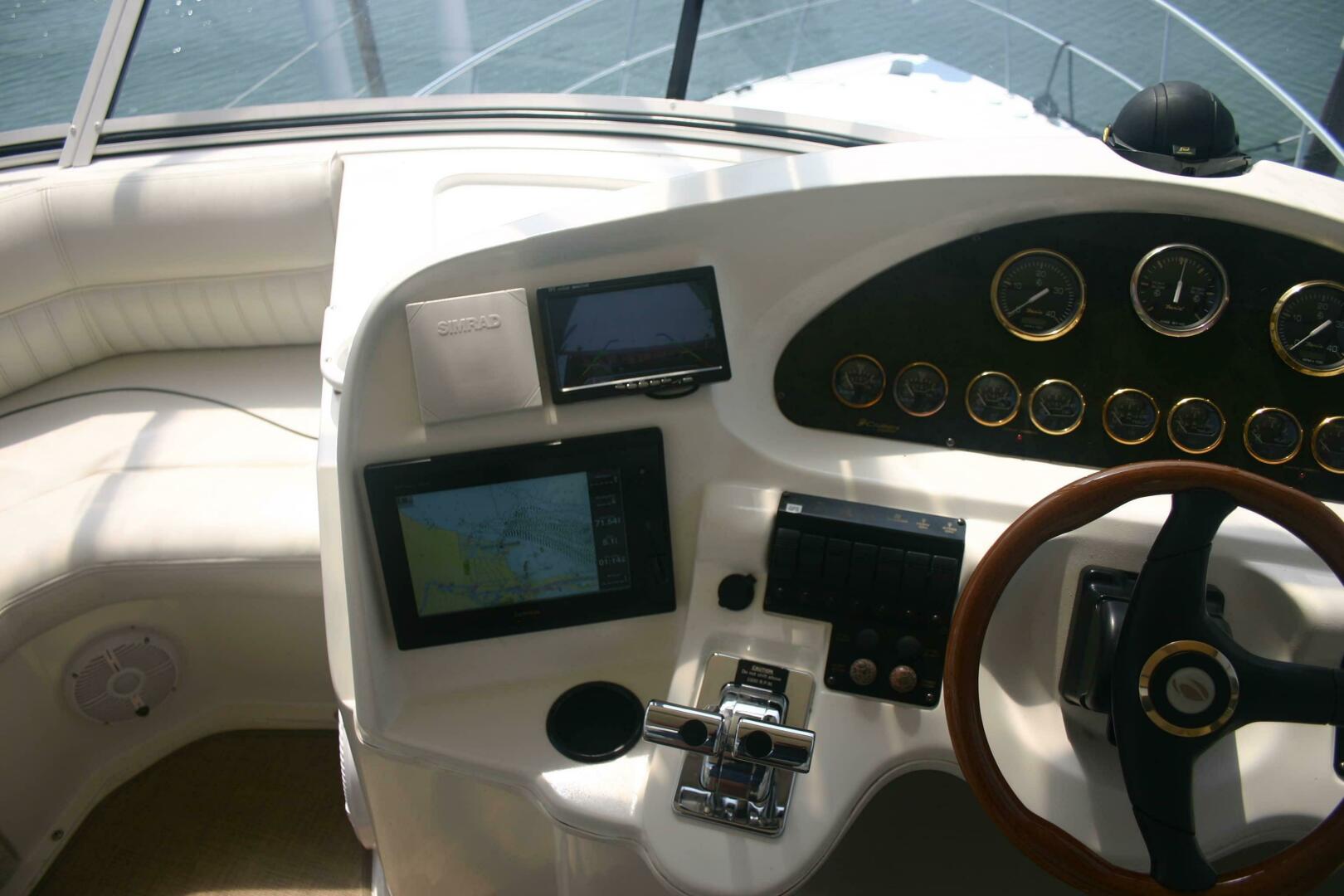 2001 Cruisers Yachts 3750 Motor Yacht - Image 6