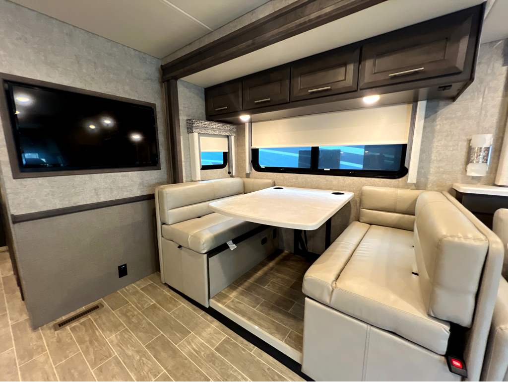 2022 THOR MOTOR COACH MIRAMAR 35.2 - Image 9
