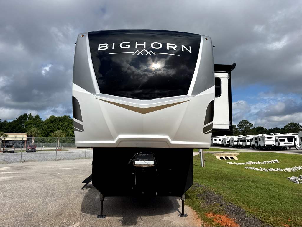 2024 HEARTLAND BIGHORN 3215RL - Image 3