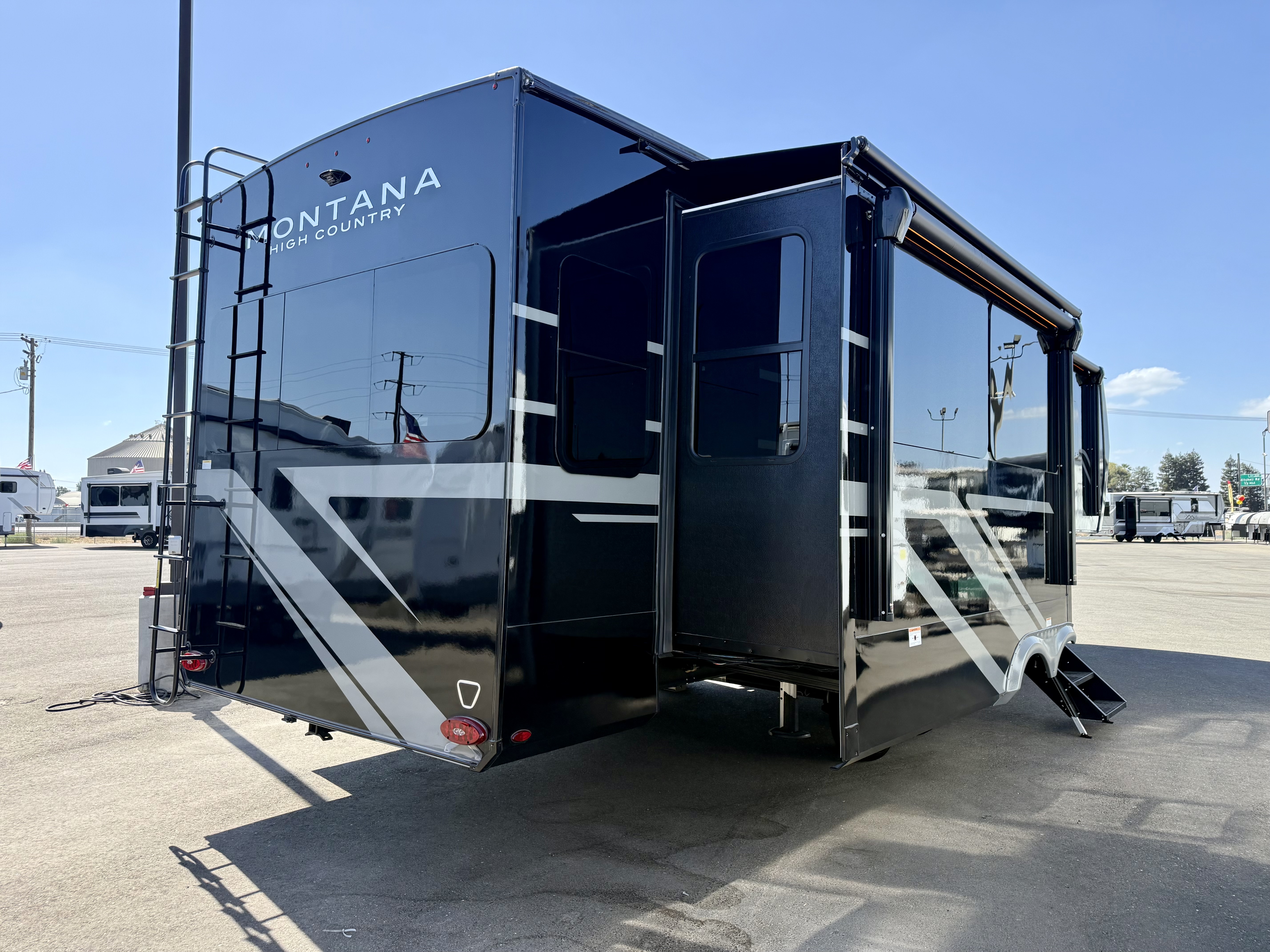 2027 High Country 290RL FULL BODY PAINT - Image 4