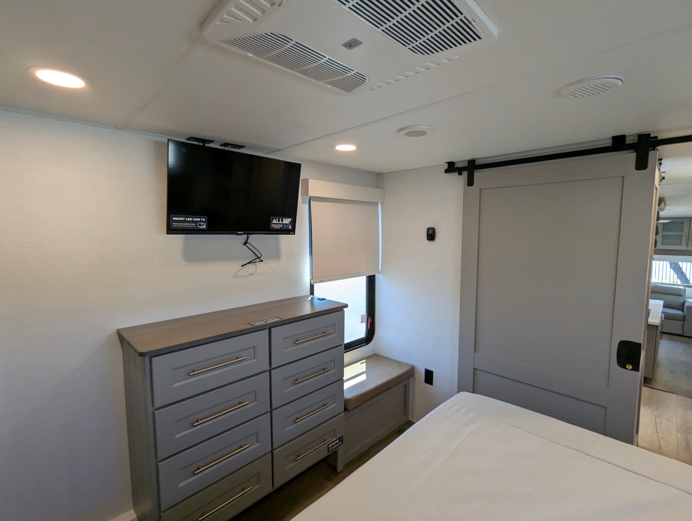 2026 Alliance RV Paradigm 340RL - Image 30