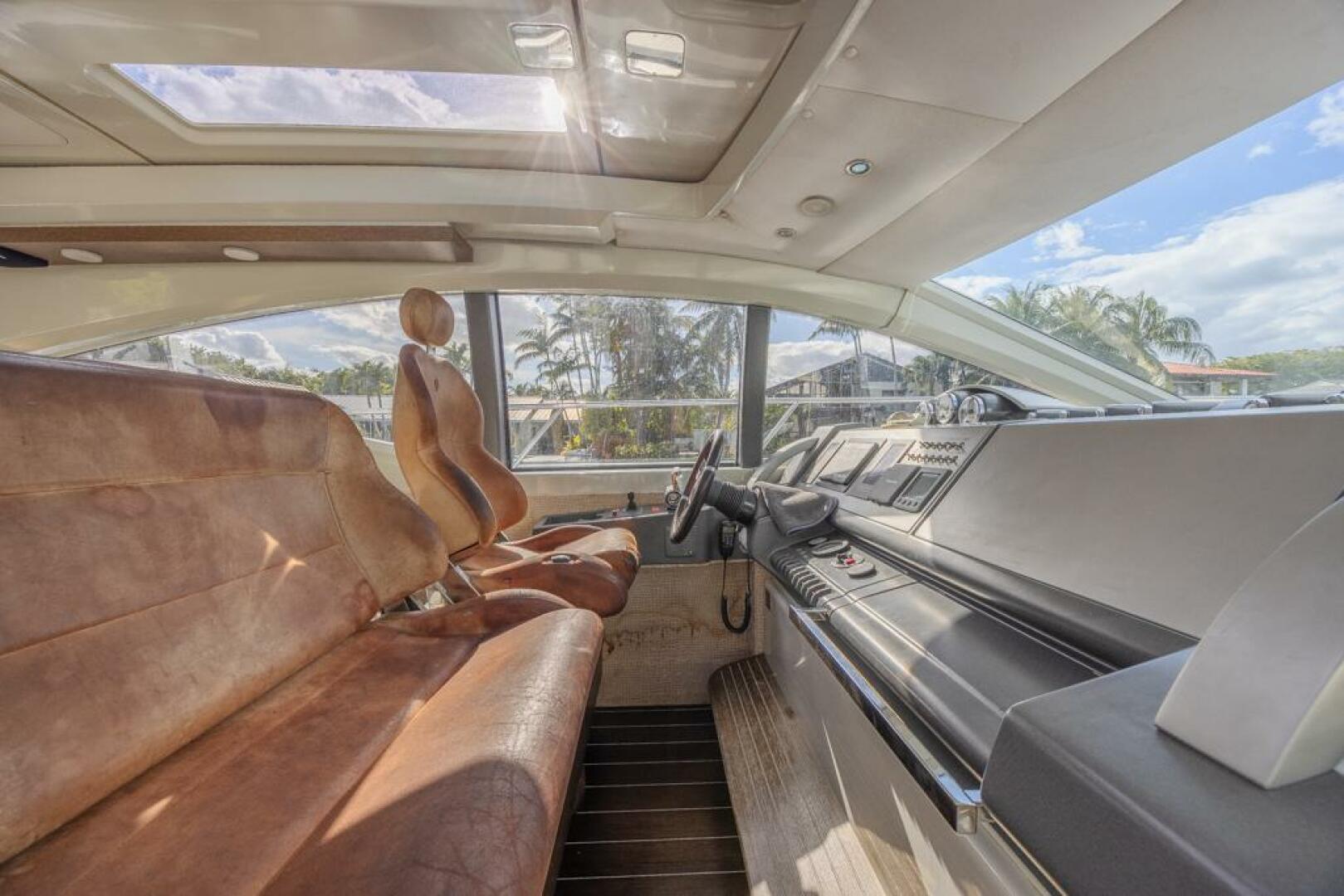 2009 Azimut 68S - Image 12