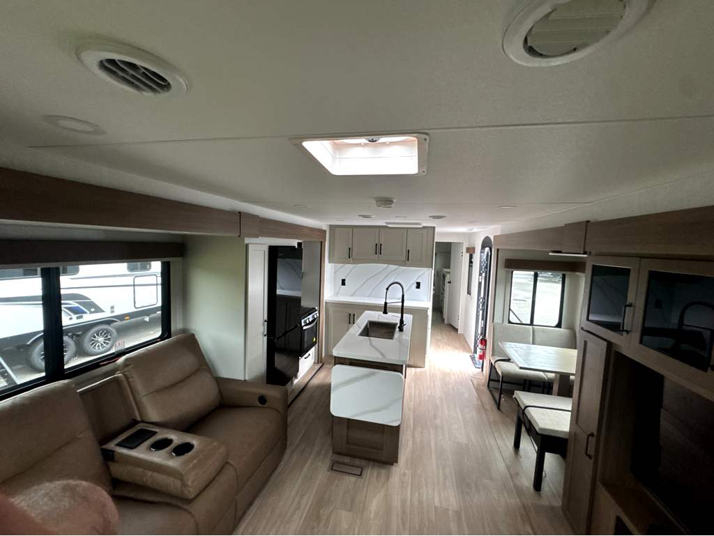2027 VENTURE RV SPORTTREK 343VIK - Image 24
