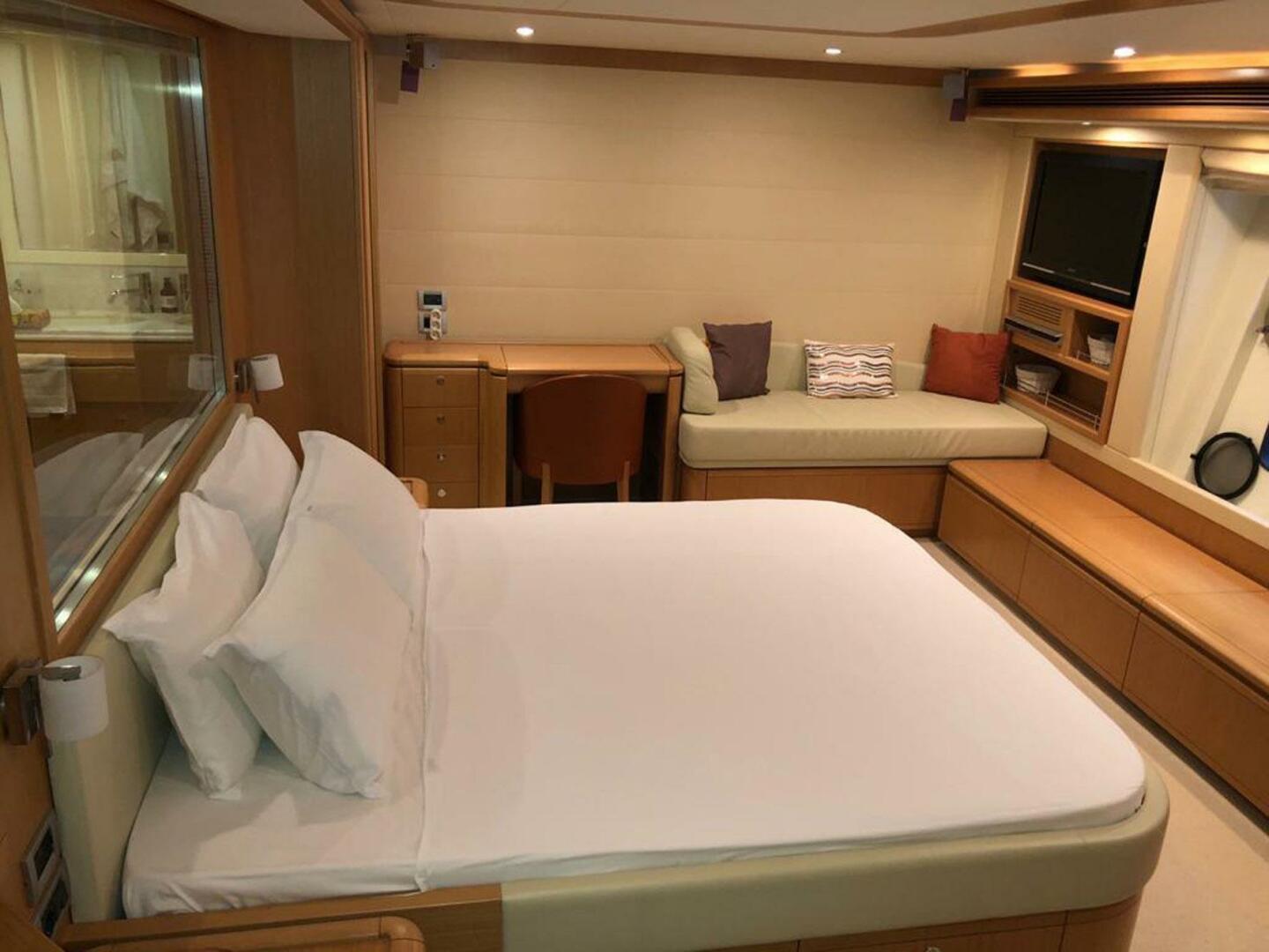 2008 Ferretti Yachts 830 - Image 12
