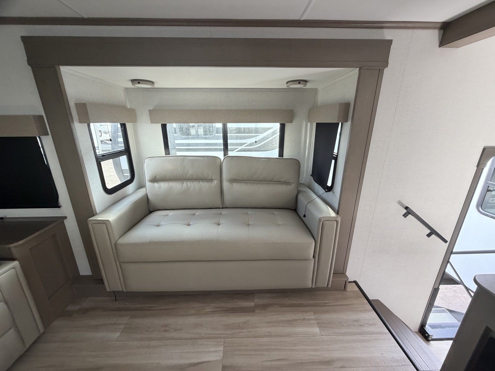 2025 GRAND DESIGN 360FLS - Image 32