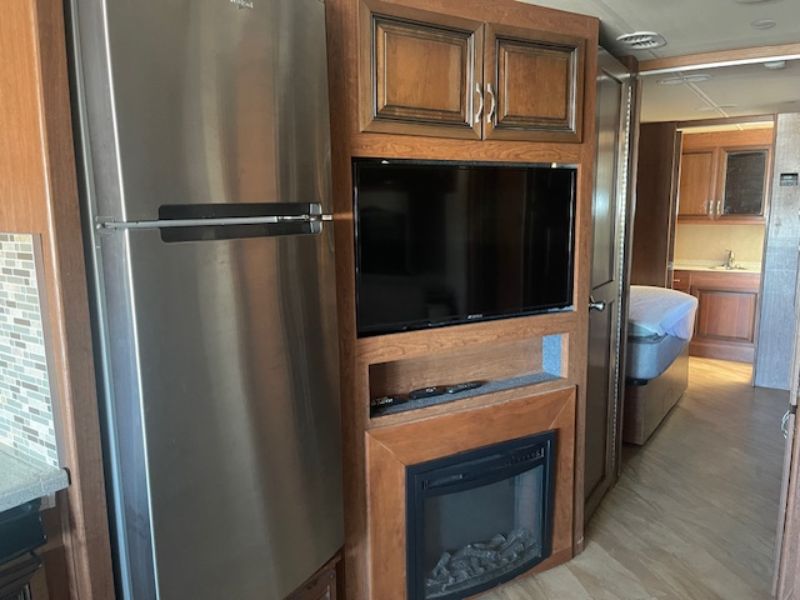 2017 Holiday Rambler Vacationer XE 34S - Image 10