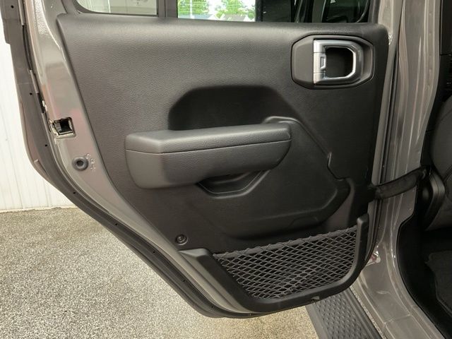 2023 Jeep Gladiator Crew Cab Sport S 4WD - Image 20