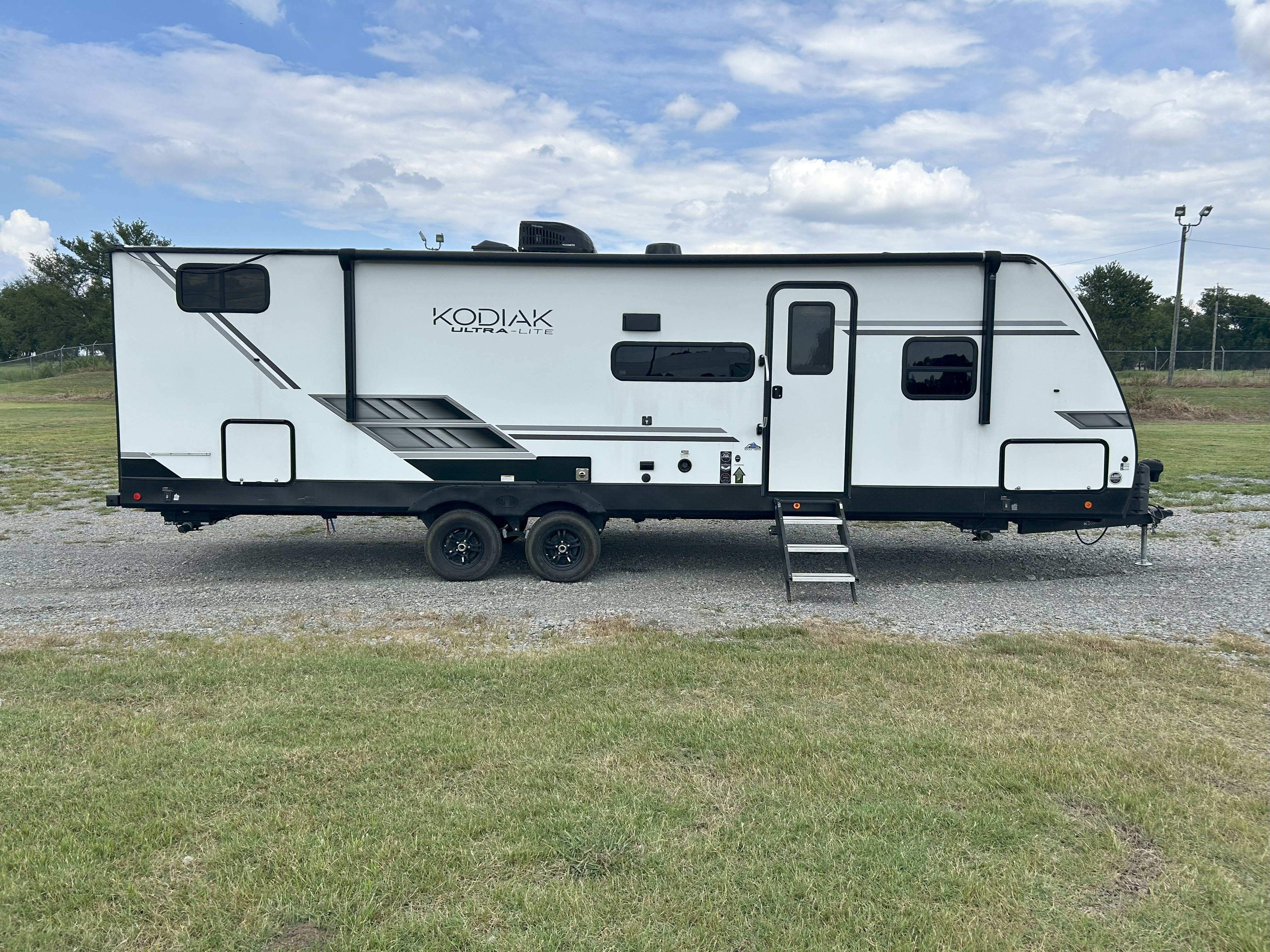 2022 Dutchmen Kodiak Ultra-Lite Ultra-Lite 283BHSL - Image 3