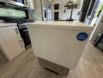 2027 JAYCO PINNACLE 32RLTS - Image 16