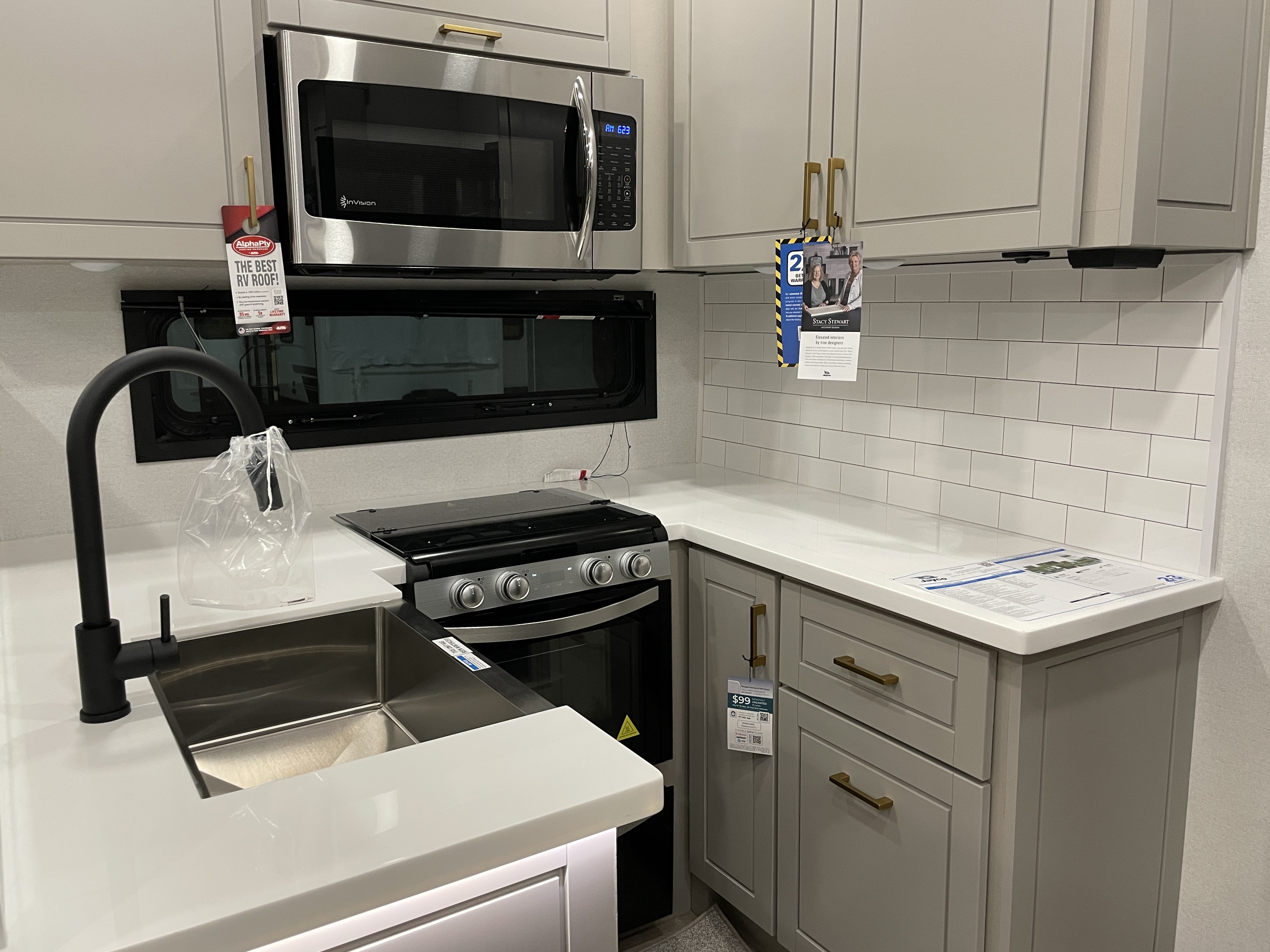 2027 Jayco North Point 391TBBH - Image 12