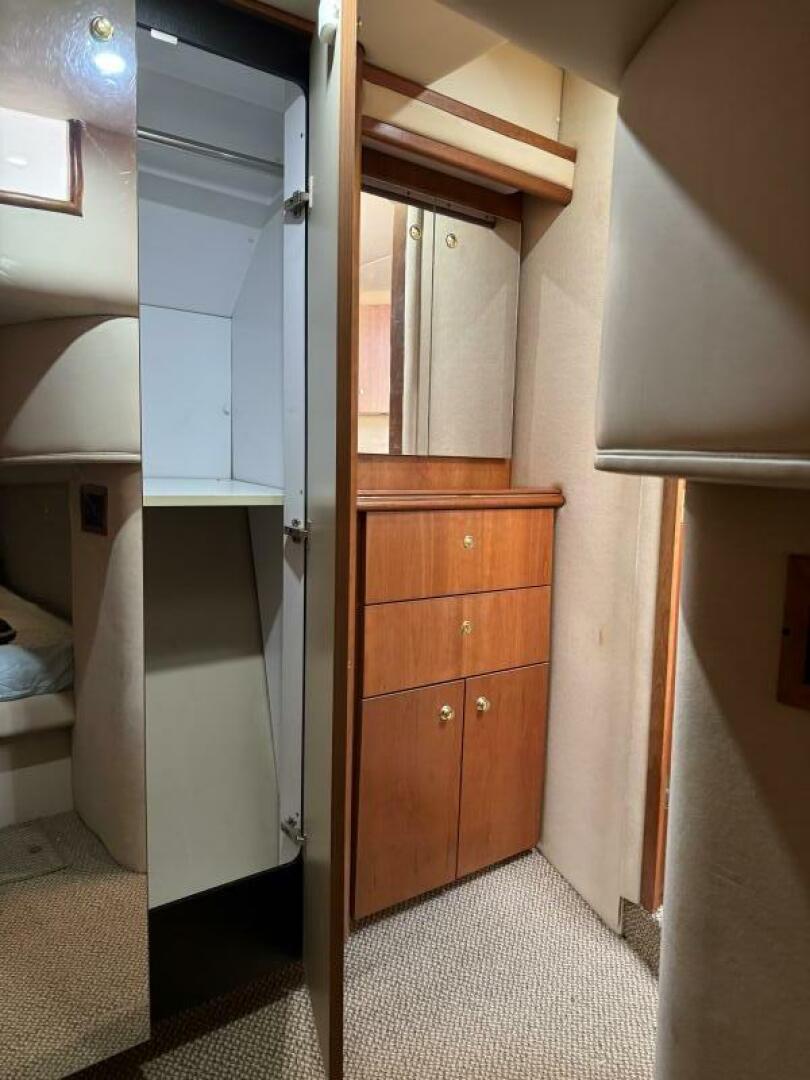 2001 Cruisers 4270 - Image 23