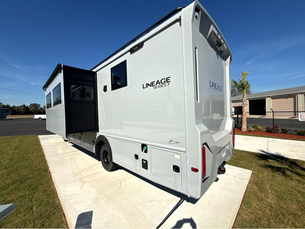 2026 GRAND DESIGN LINEAGE SERIES F 31ZW - Image 3