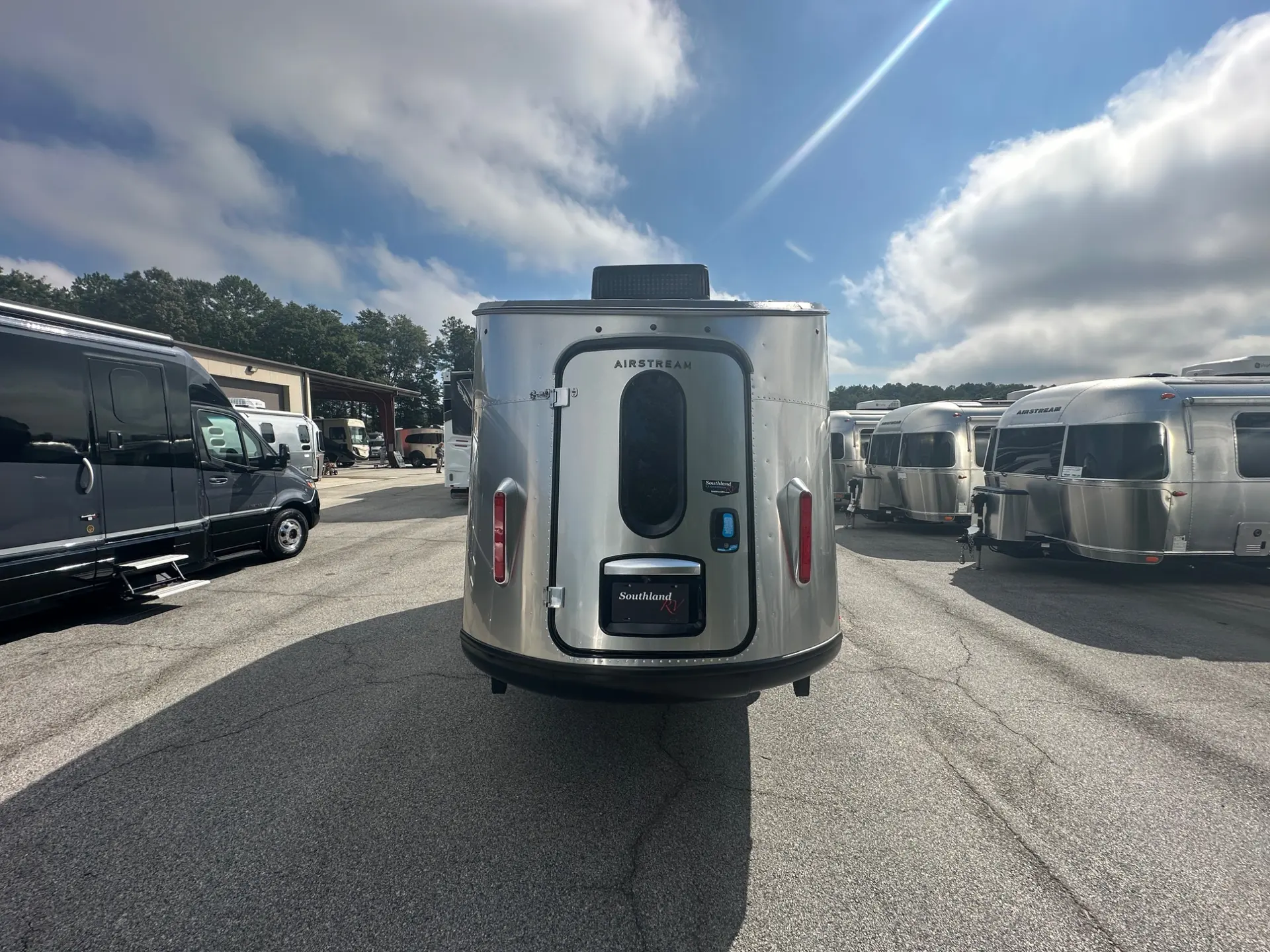 2027 Airstream Basecamp 20X - Image 4